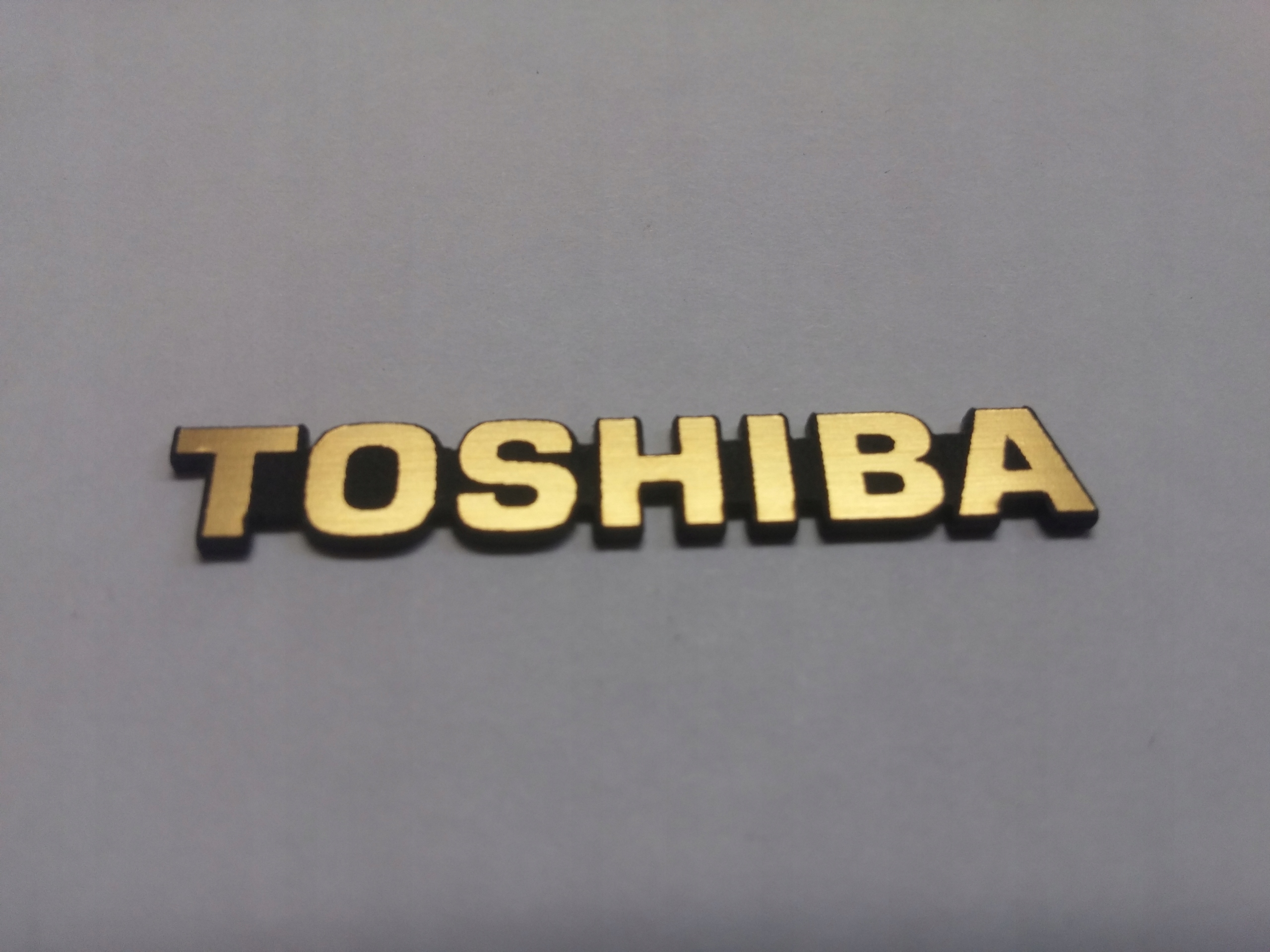 

Toshiba naklejka emblemat 40 x 6 mm * Złota