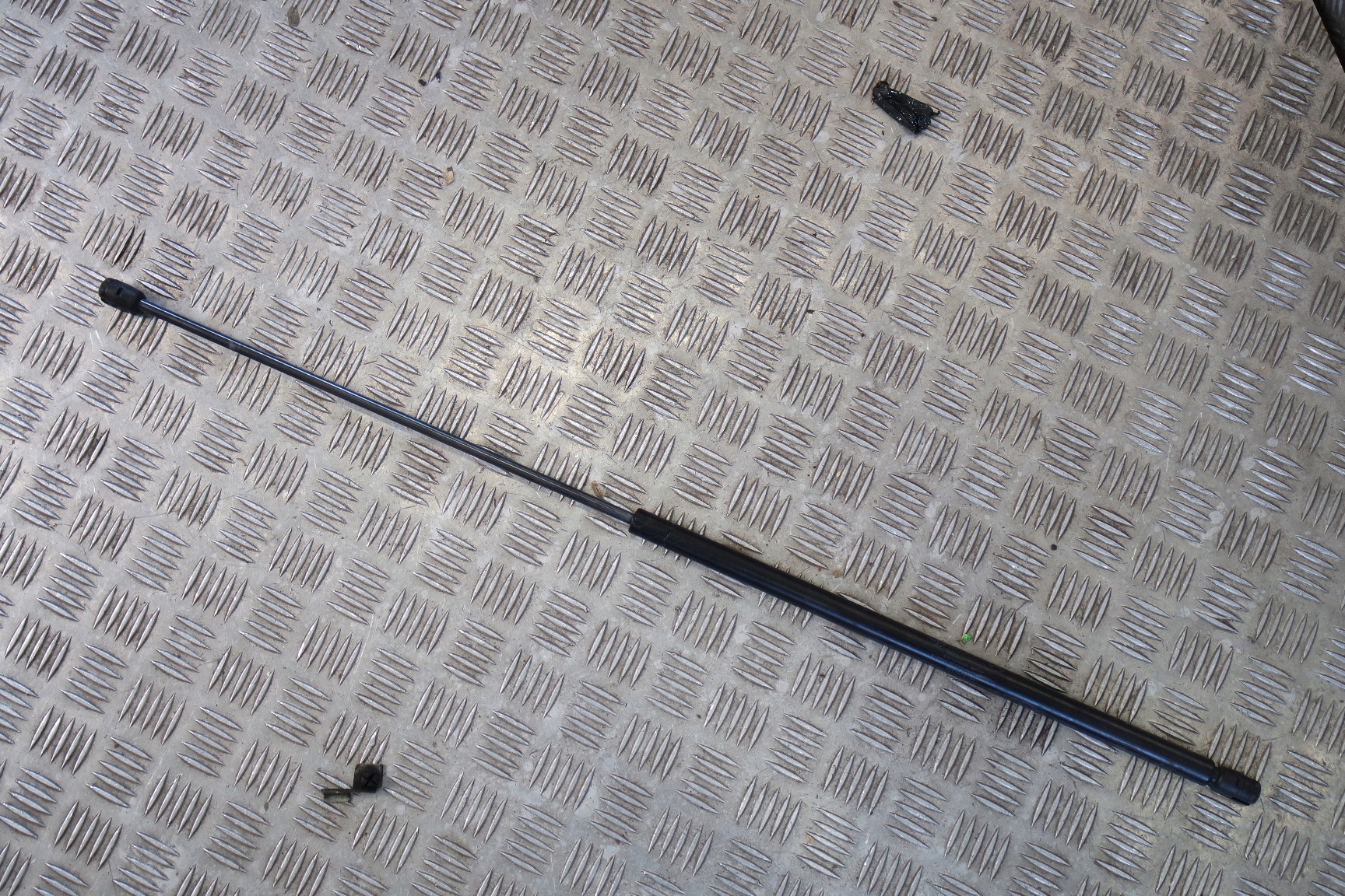 A000 980 - Привод капота MERCEDES G W463 A0009808164