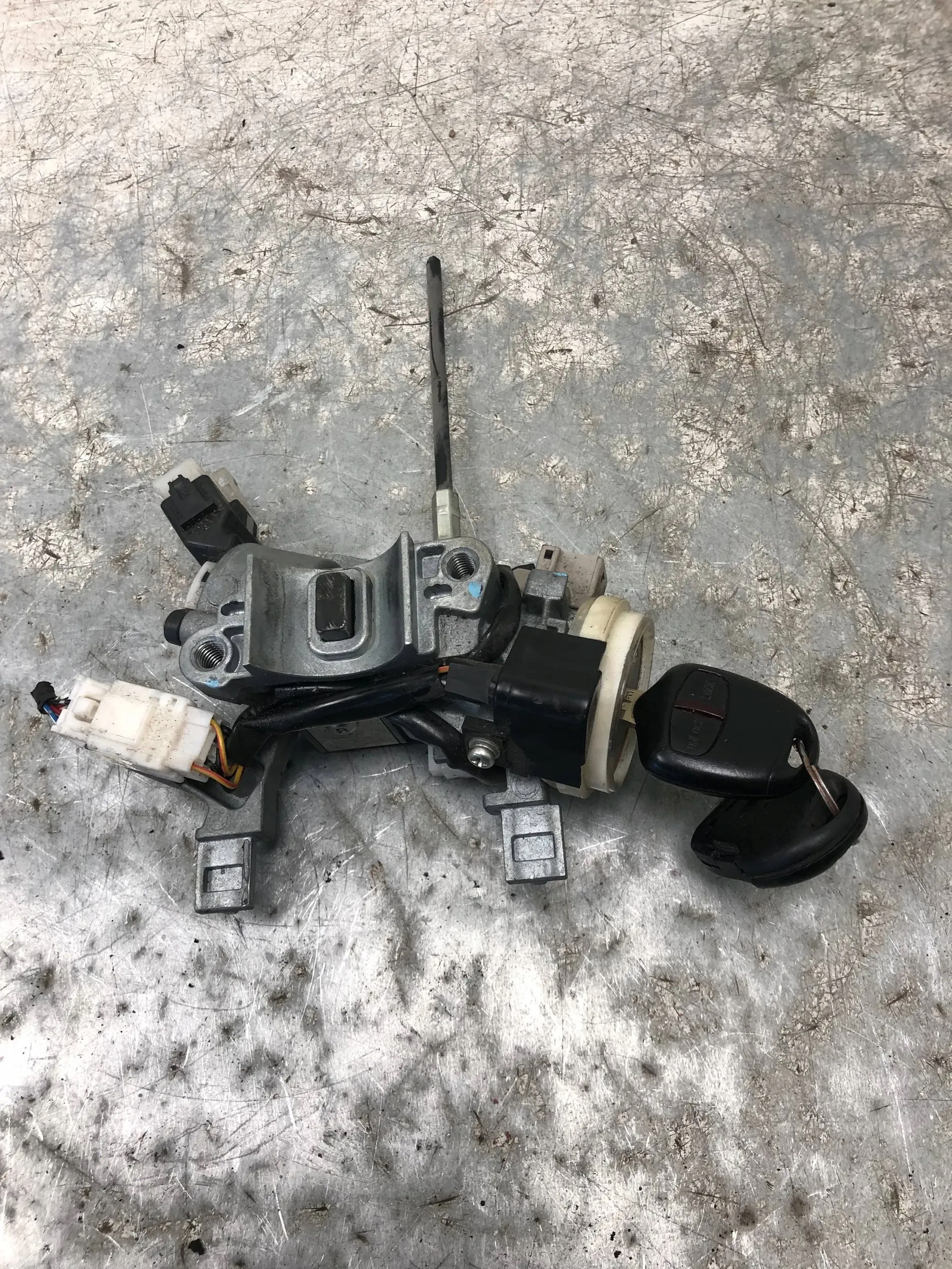 ignition + key MITSUBISHI PAJERO IV