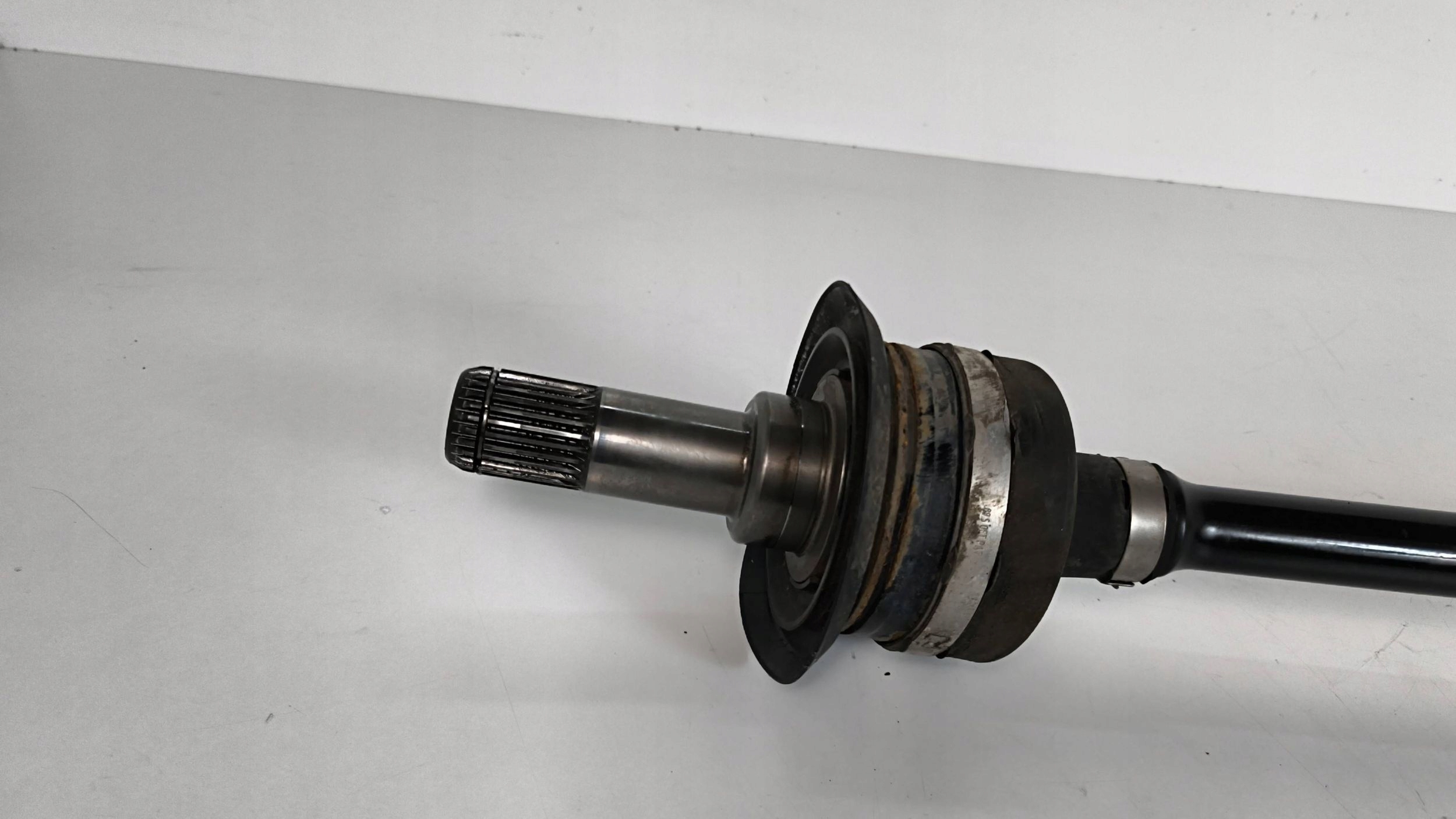 BMW 5 G30 G31 G38 8664046 semi-axis rear right 520d