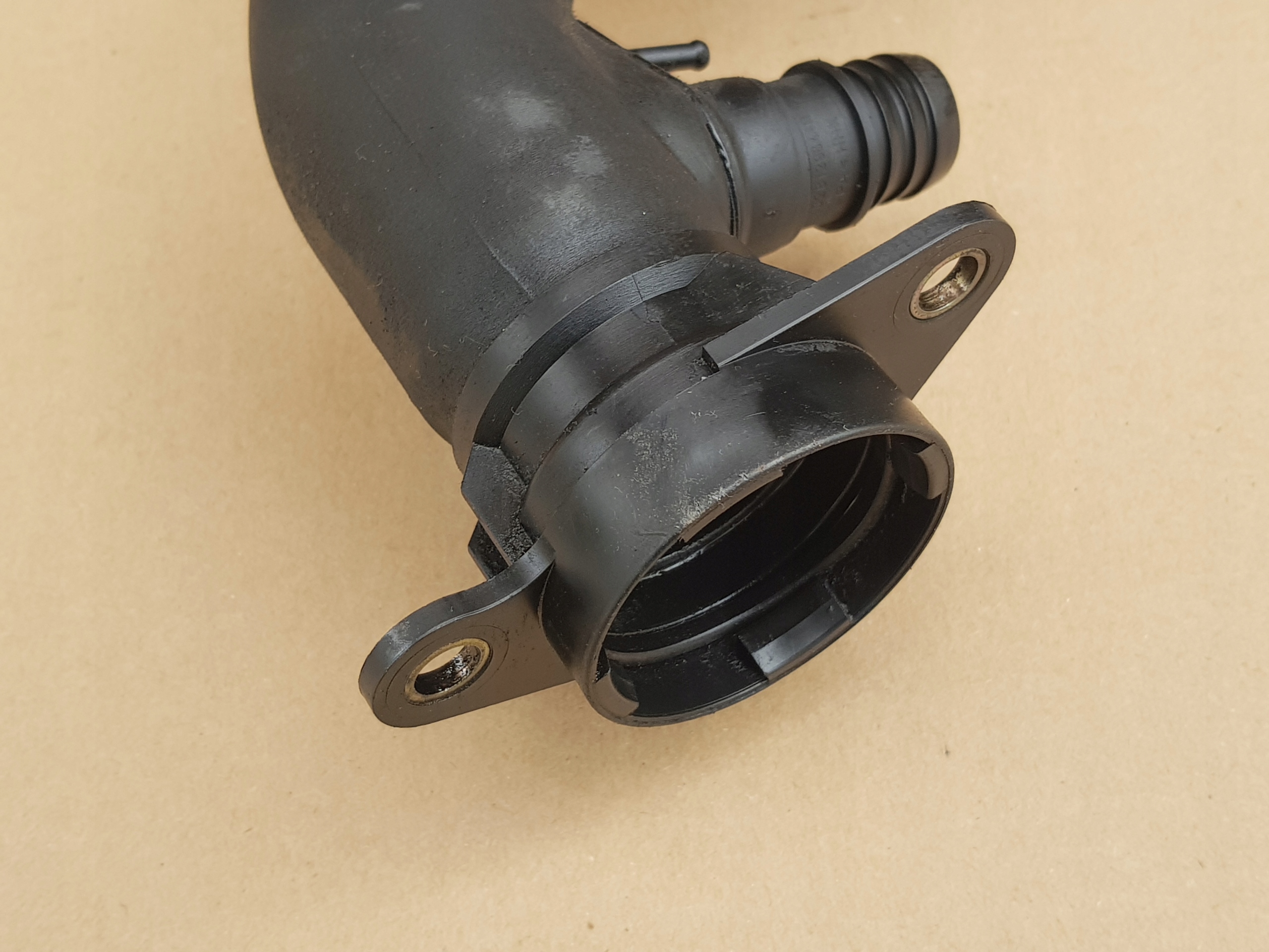 впуск Воздух Двигателя / Audi A2 1.4 tdi 75KM / 8Z0129654L / ИСПРАВНЫЙ