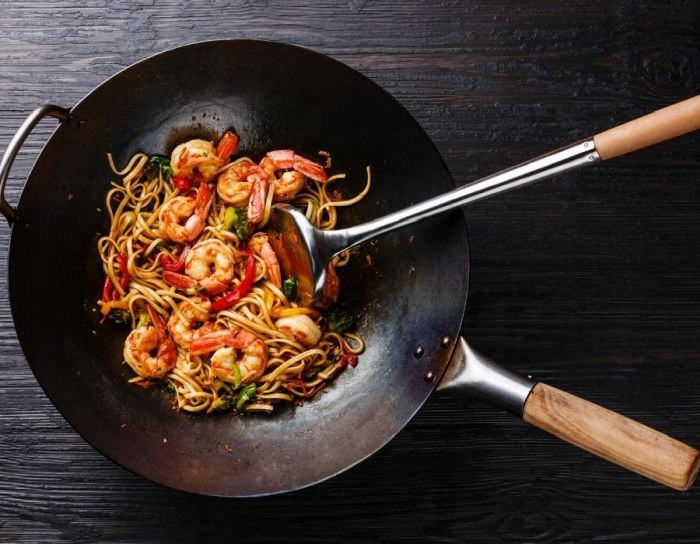 Patelnia Wok RĘCZNIE KUTY Stal Węglowa PŁASKIE DNO 12 Cali 31cm PROORIENT Typ powłoki inna