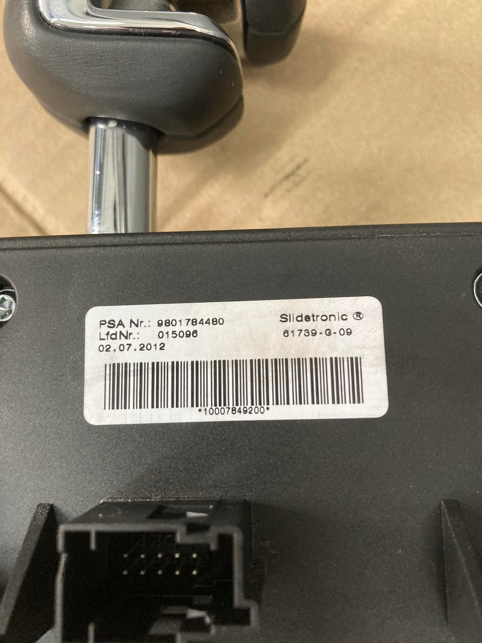 DŹWIGNIA ZMIANY BIEGÓW PEUGEOT 508 RXH HYBRID 9801784480 Producent części Peugeot OE