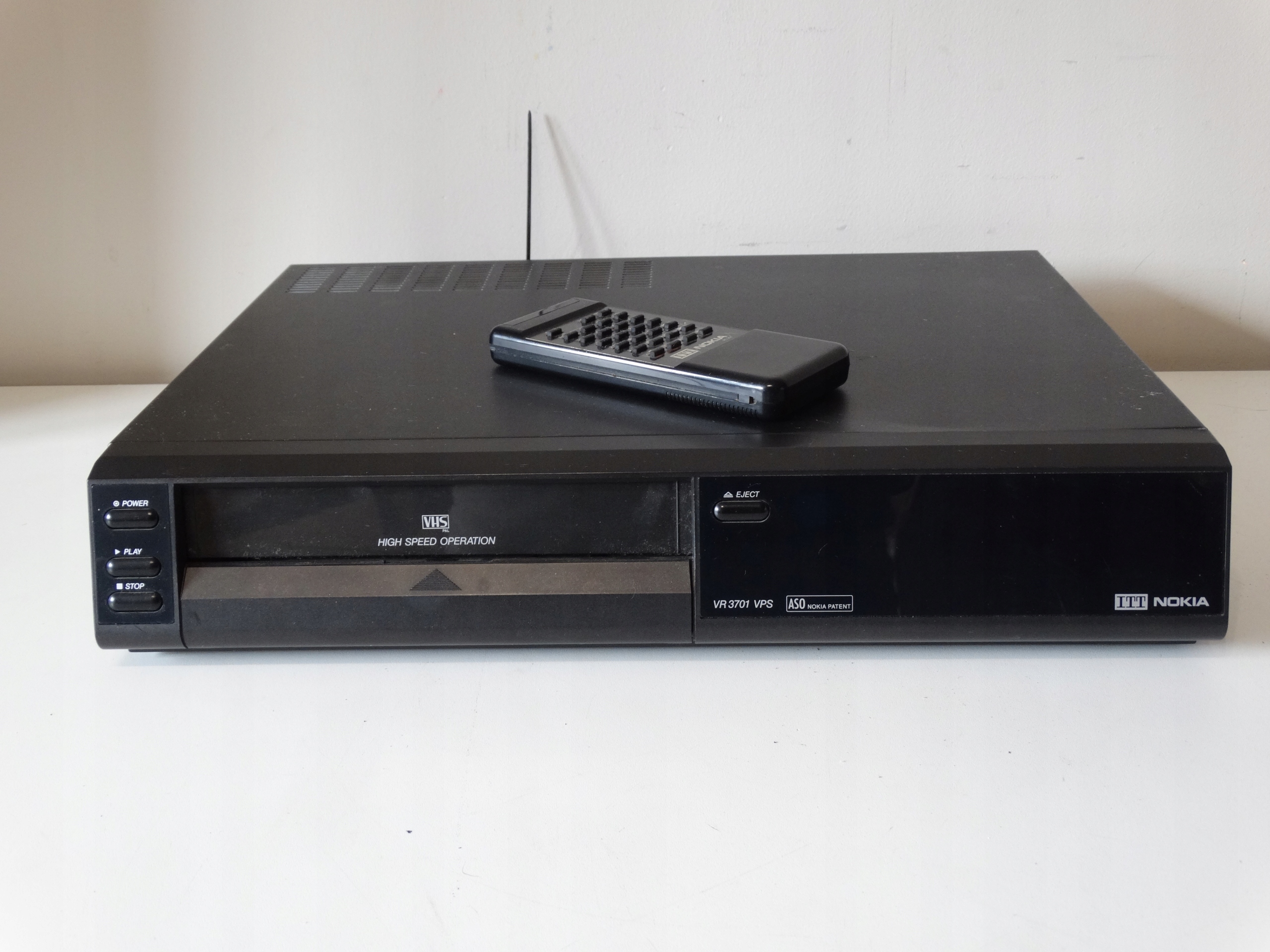 ITT VR 3701 + PILOT - MAGNETOWID VHS - DEFEKT