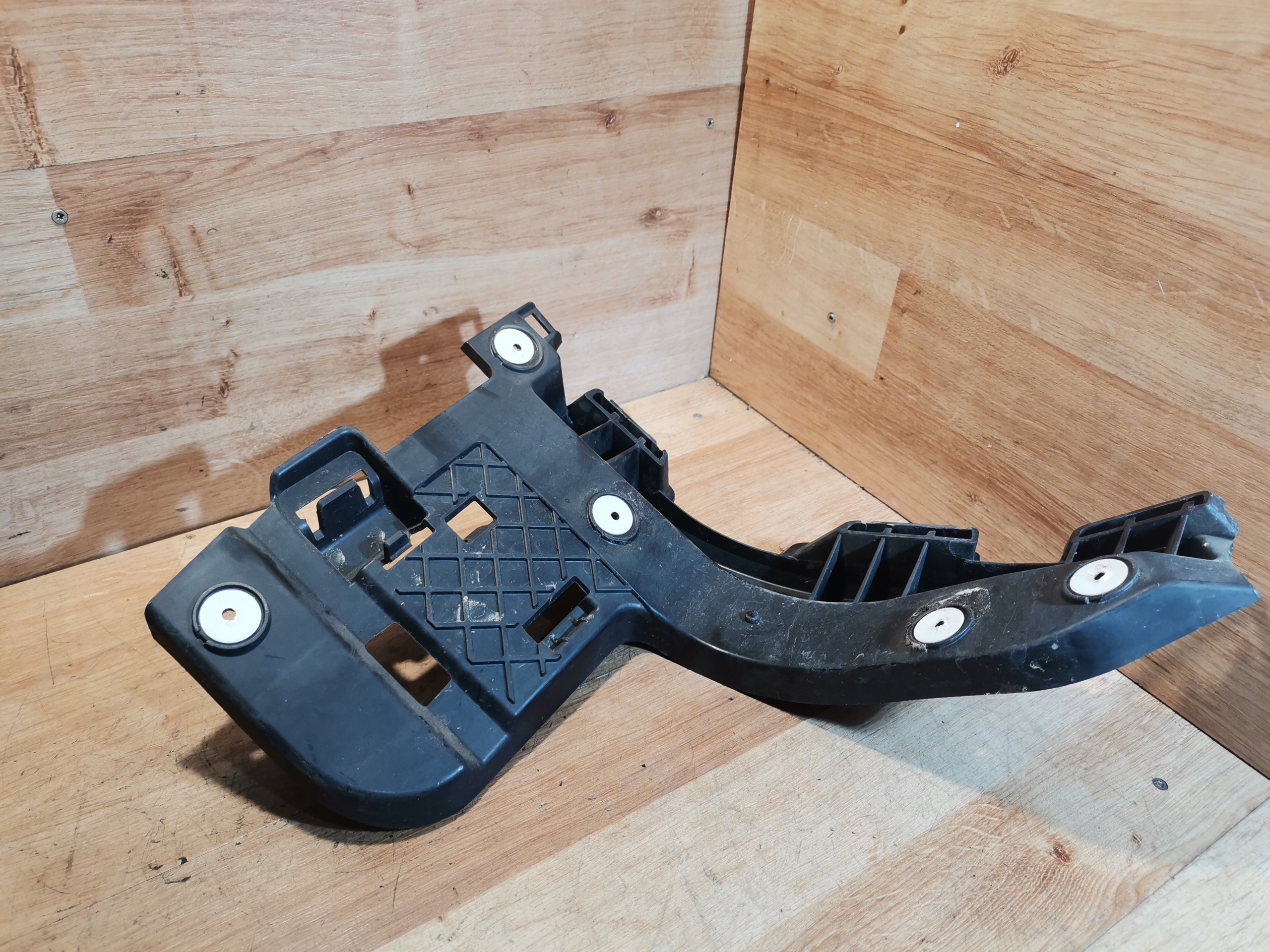 bumper bracket left rear part OPEL ZAFIRA C 13300742