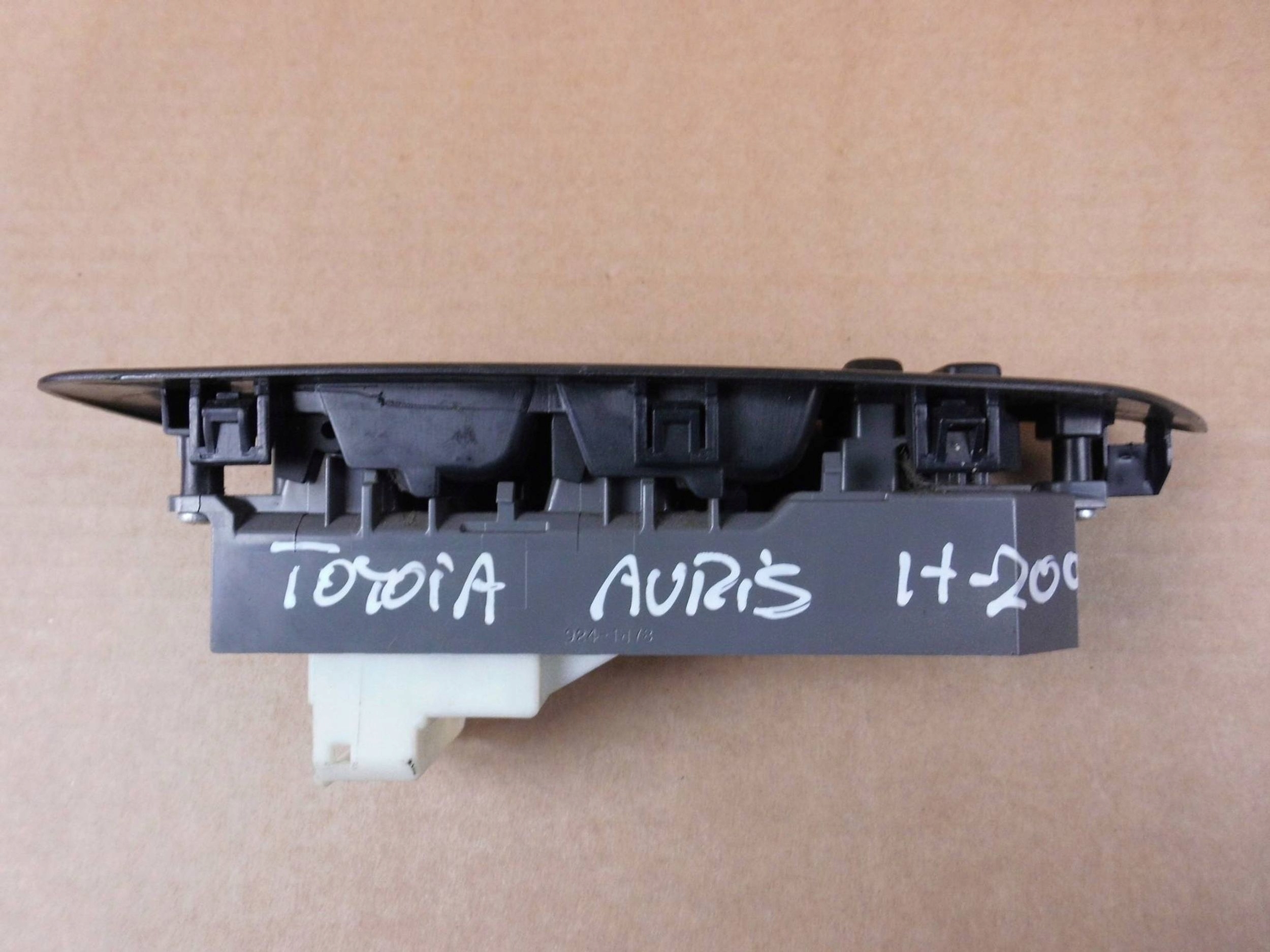 Toyota Auris and panel window control switch left front front 74232-02550