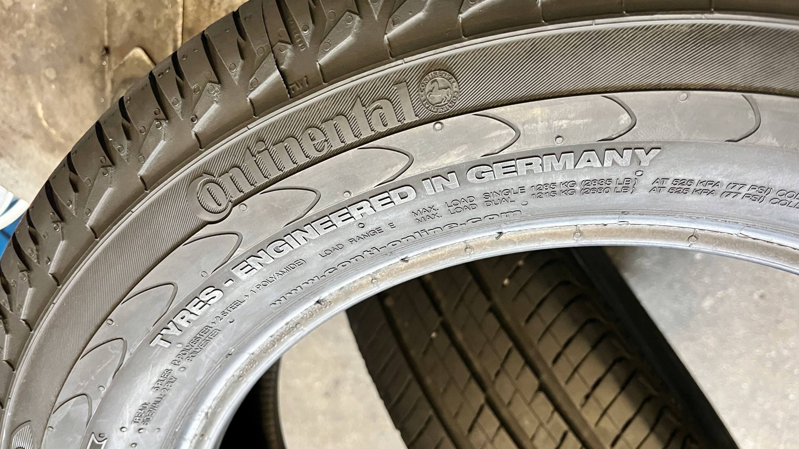 2 tyres summer 235/60R17C Continental Vanco 2 as new 8mm