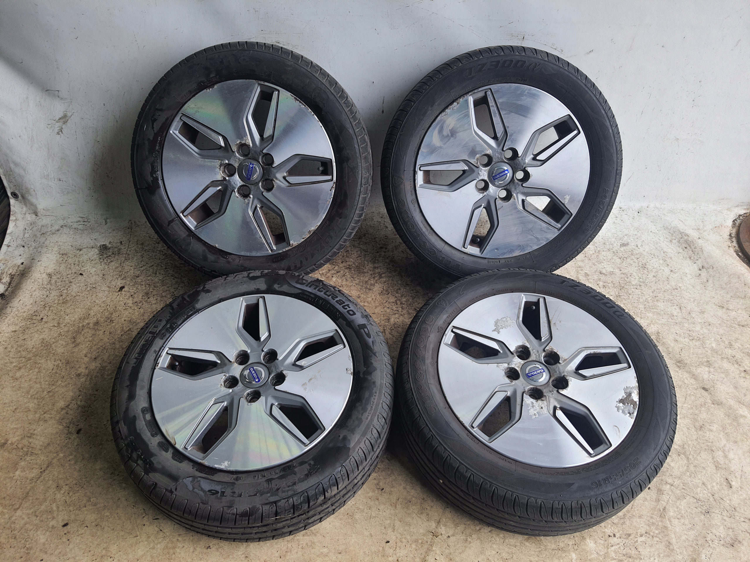 VOLVO C30 РЕСТАЙЛІНГ 09-12 ДИСКИ + ШИНИ 205/5516''