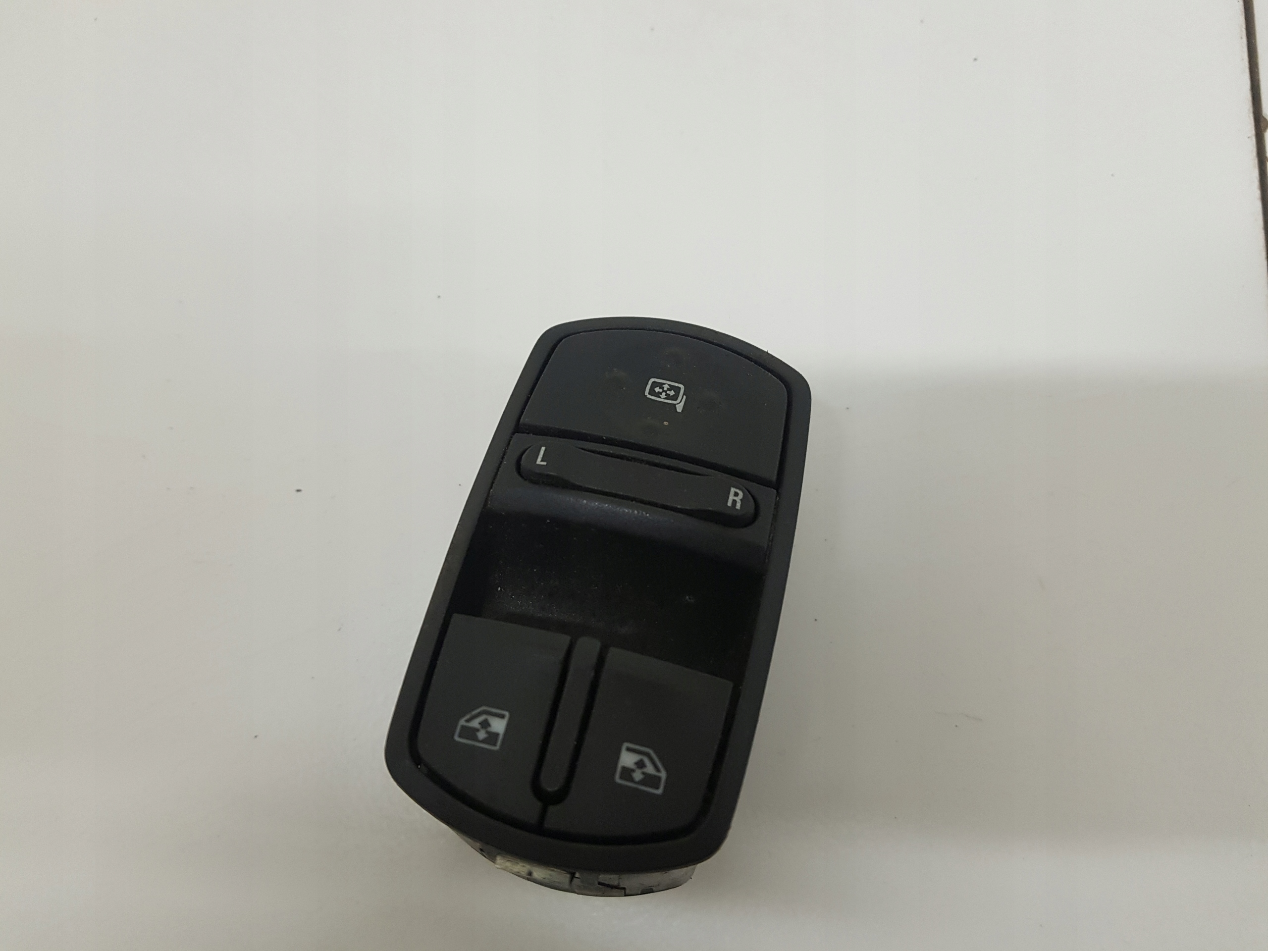control panel of the window driver´s OPEL CORSA D 13258521AA