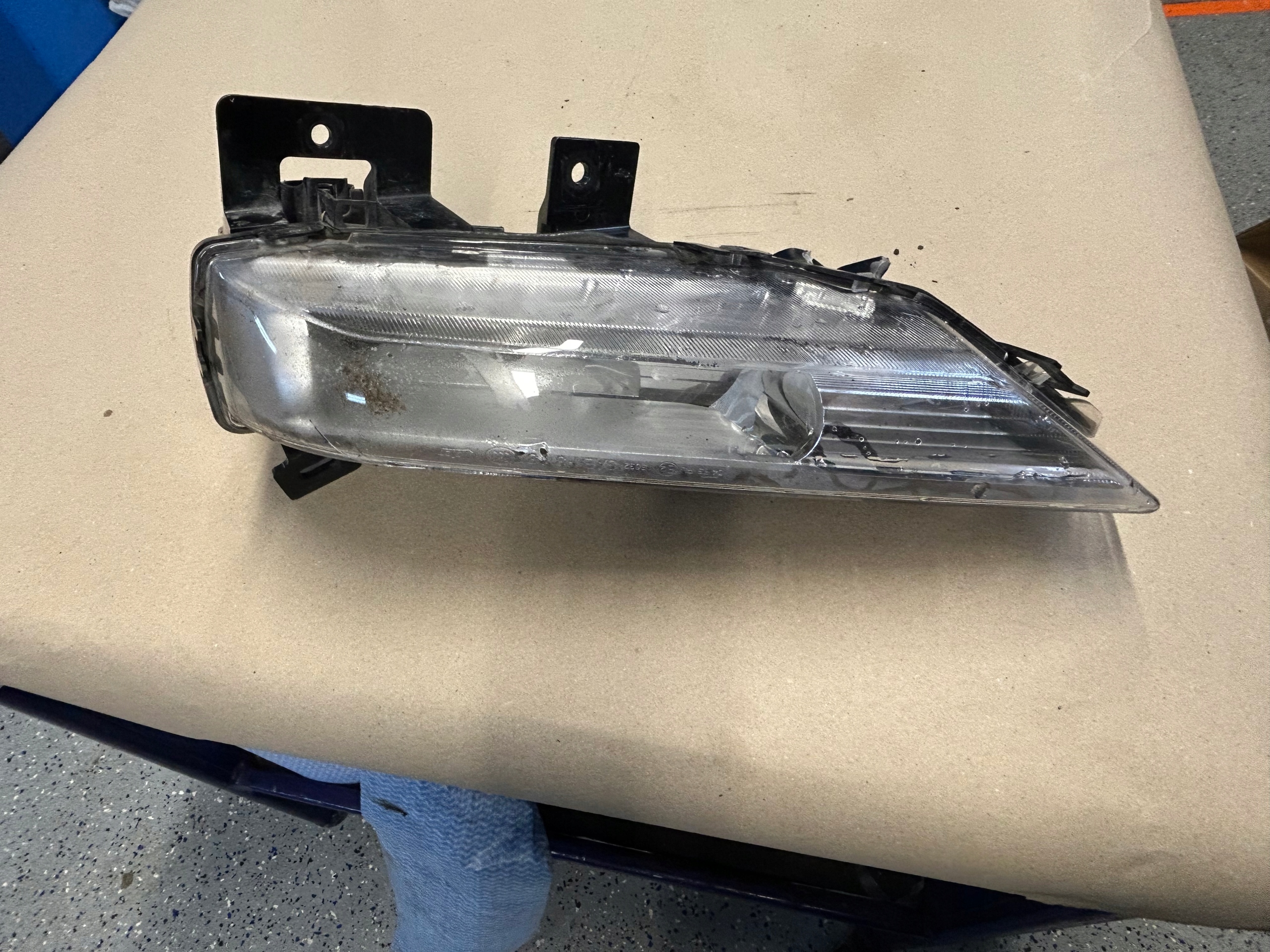 INFINITI Q30 Nebelscheinwerfer LED links