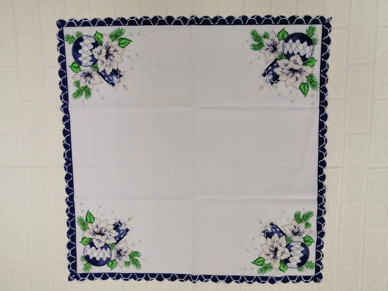 Serwetka świąteczna 70 x 70 cm biało-szafirowa