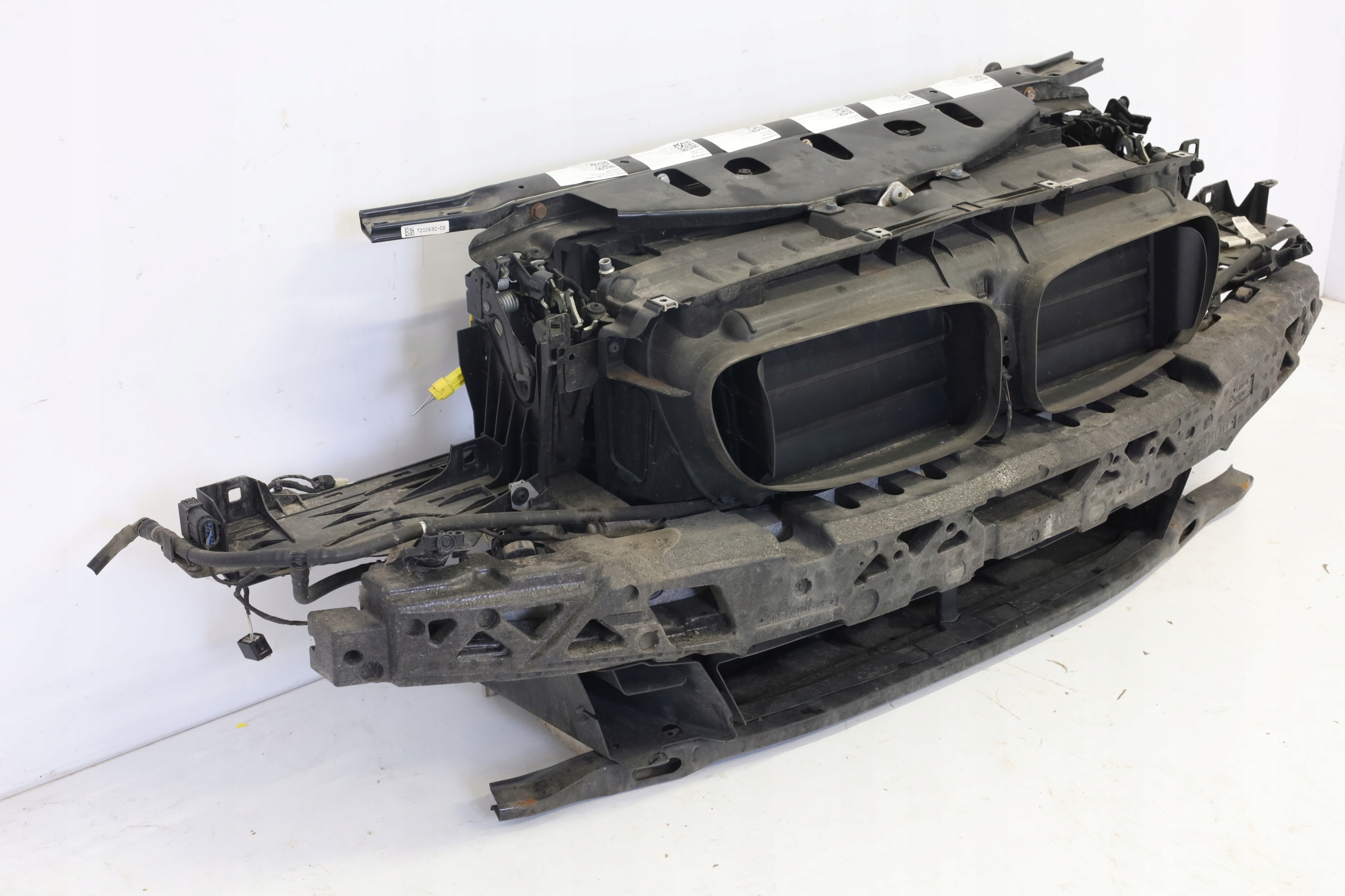 WZMOCNIENIE PAS PRZEDNI CHŁODNICE 520D BMW F10 F11 LCI Producent części BMW OE