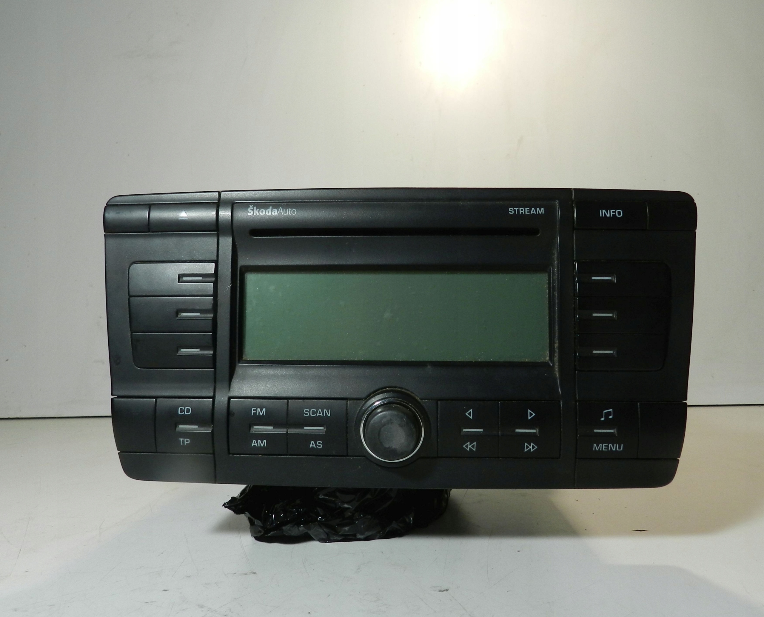 SKODA OCTAVIA II 2 RADIO RADIOODTWARZACZ CD 2DIN 1Z0035161B Numer katalogowy części SKODA OCTAVIA II 2 RADIO RADIOODTWARZACZ CD 2DIN 1Z0035161B