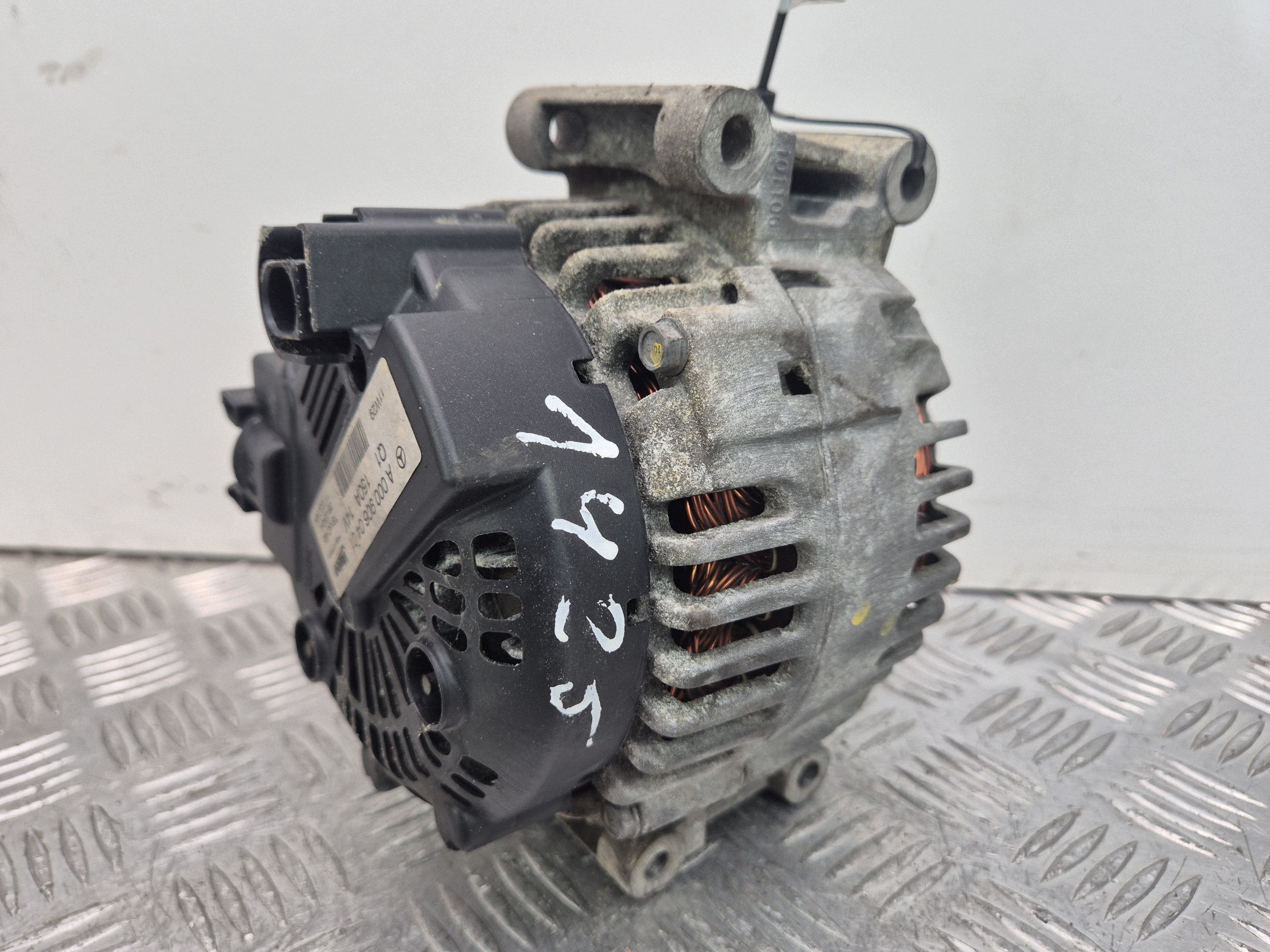 Mercedes C220 CDI C204 2.2 alternator A0009060401