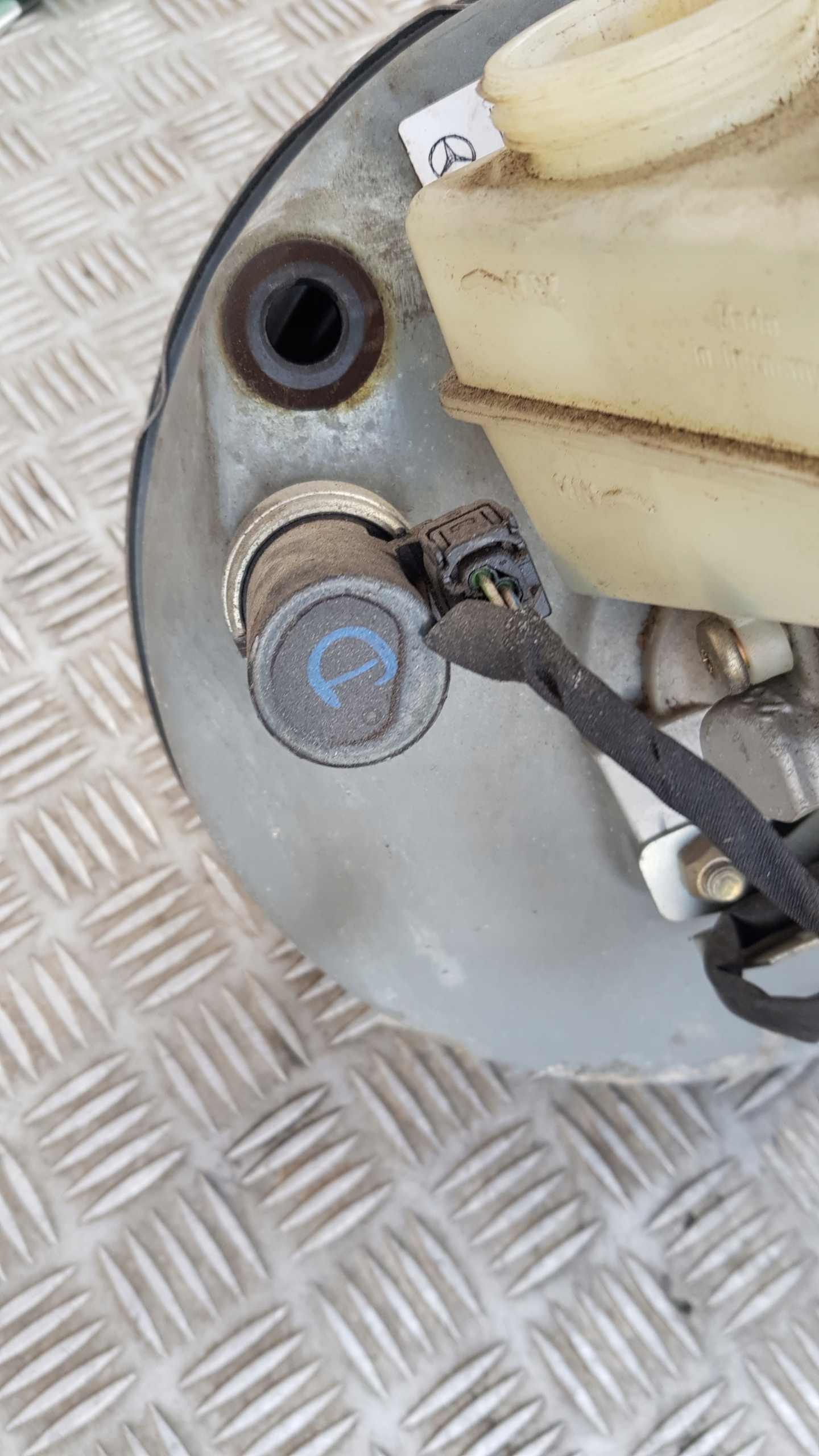 MERCEDES W208 servo Servofreno A0044306030