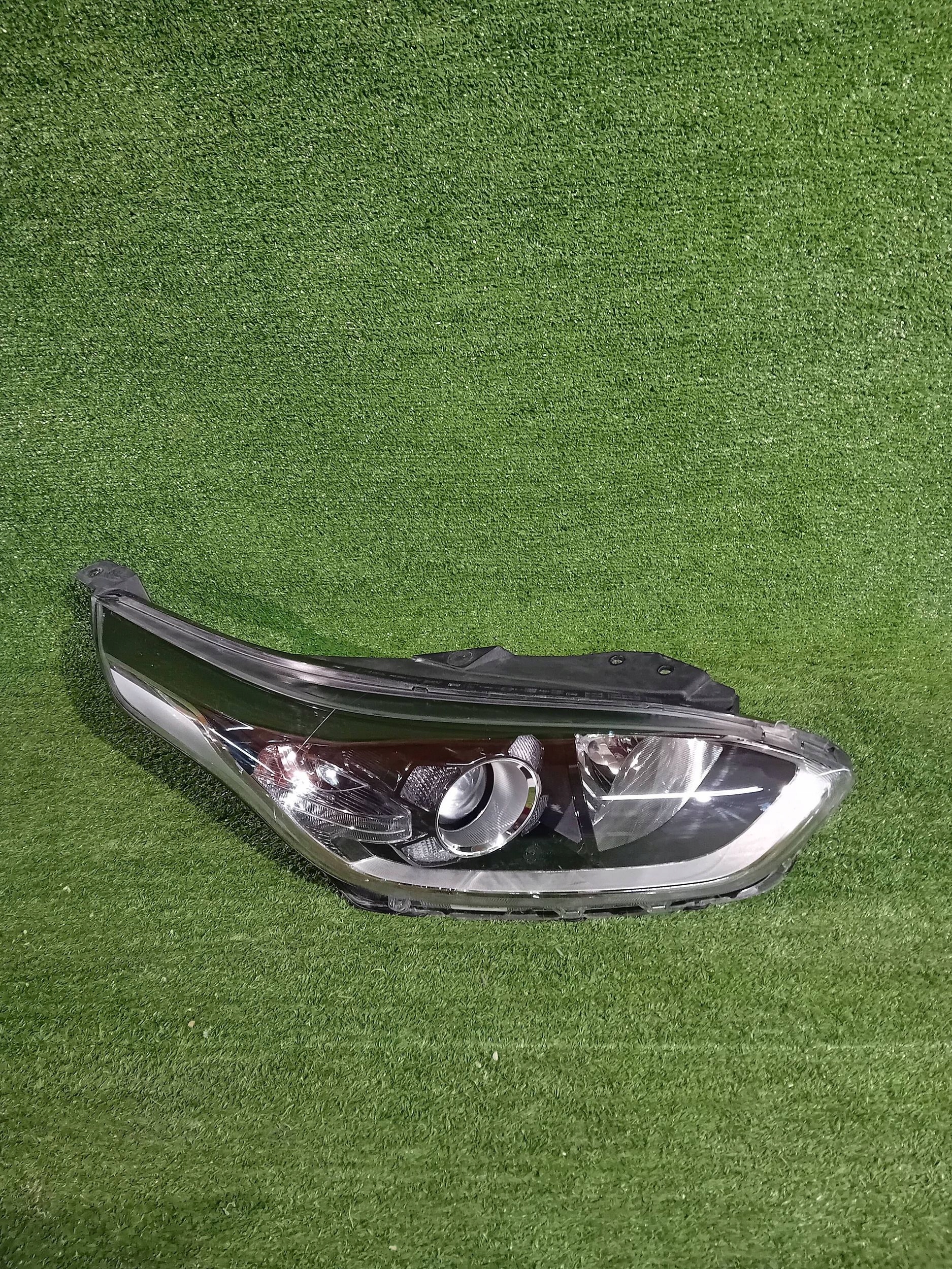 REFLEKTOR right front KIA CEED III 18- lens NR.934