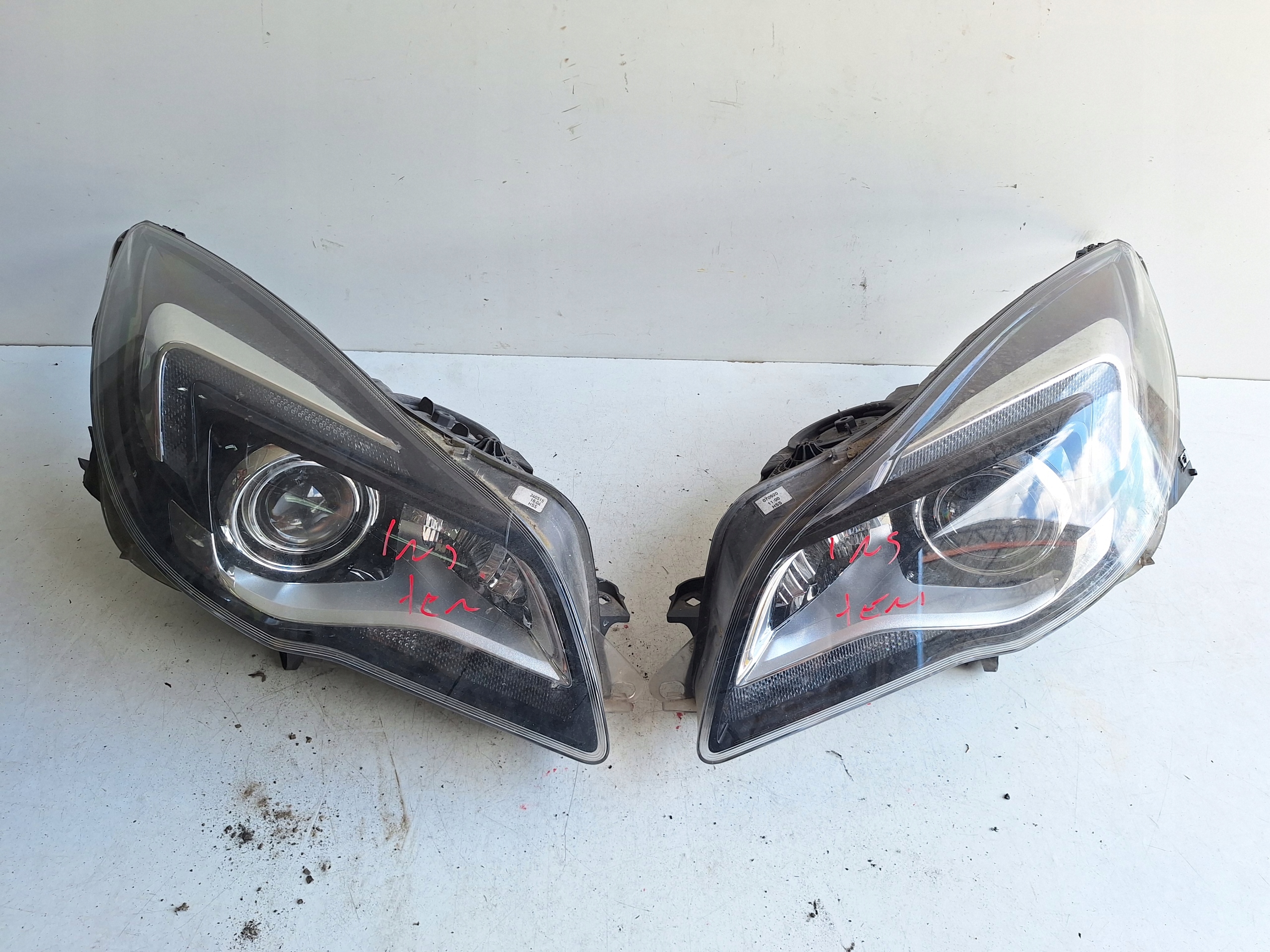 OPEL INSIGNIA A LIFT 13-17 light right XENON UK