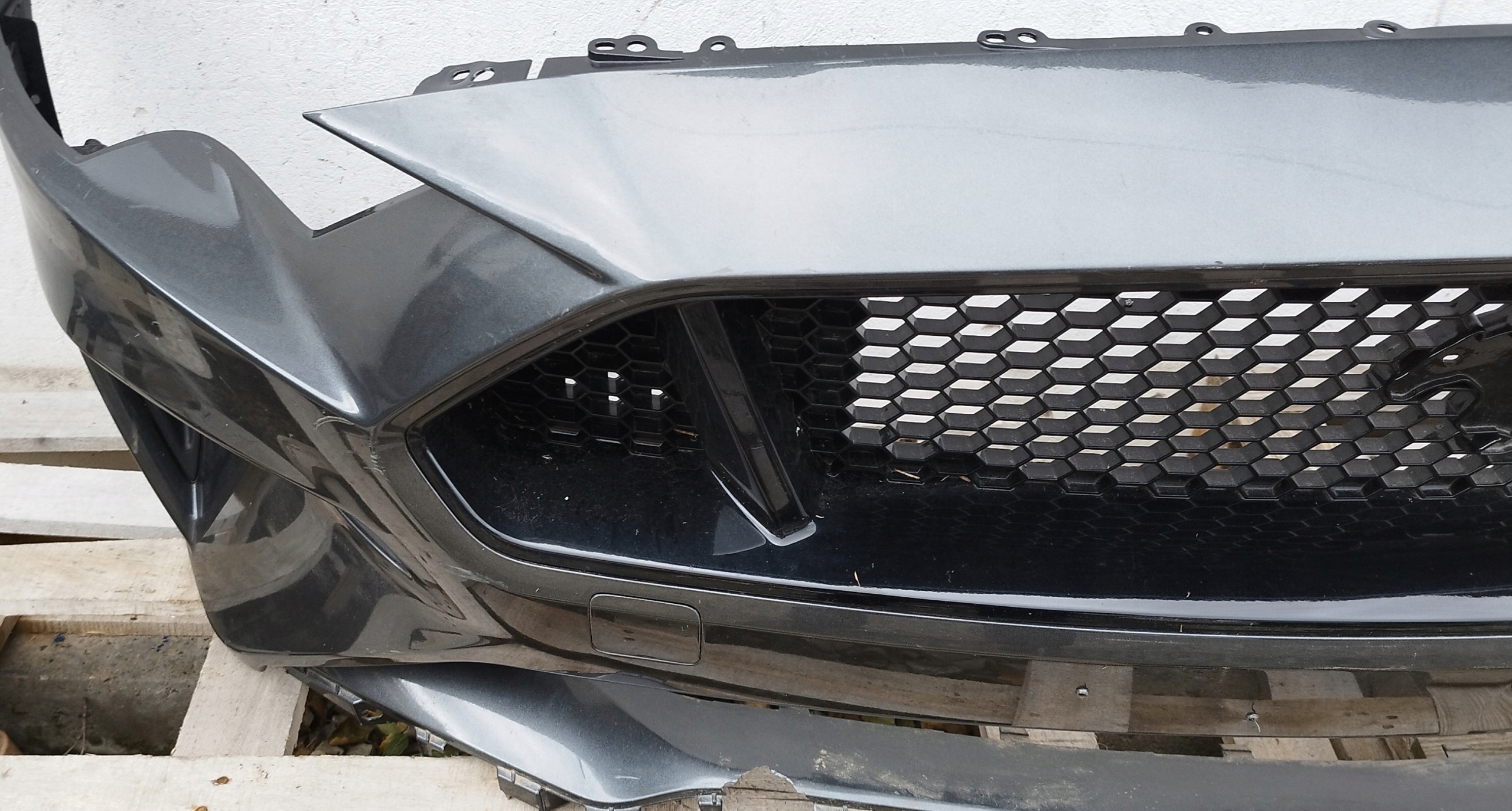 FORD MUSTANG VI LIFT GT 5.0 2018 - front bumper front JR3B-17C331-BDW