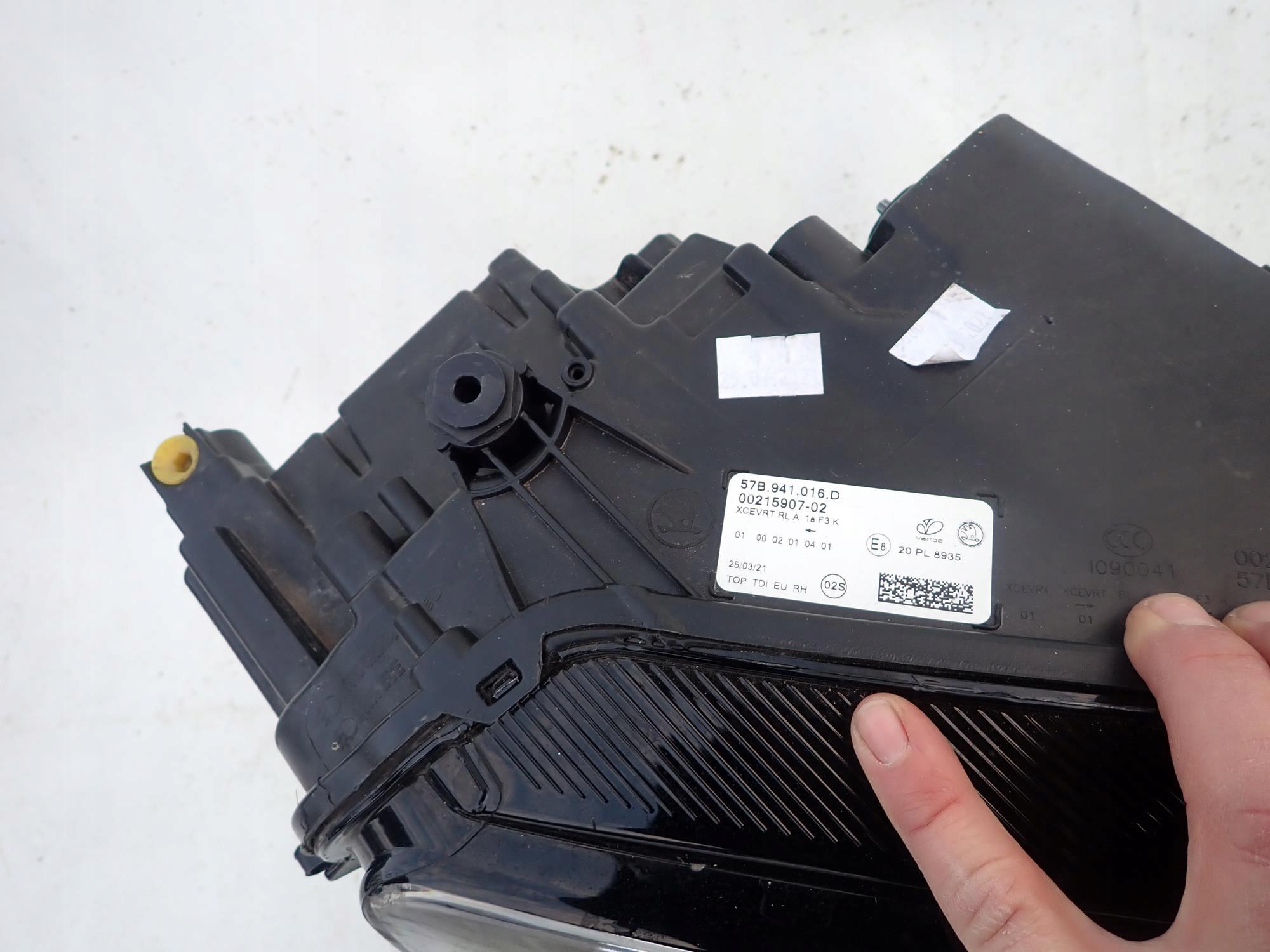 SKODA KAROQ 17-21 light front front right