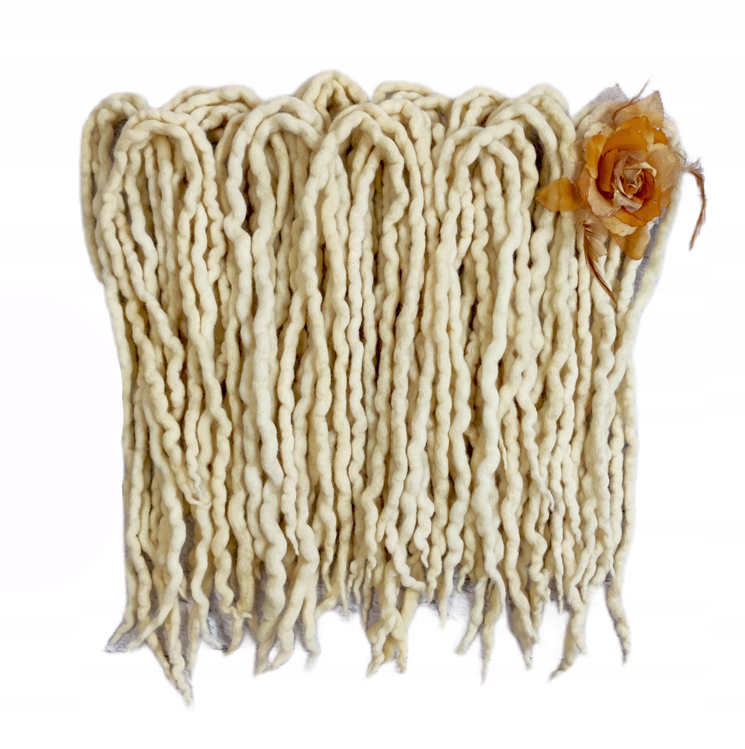 Dredloky Dredy vlněné kudrnaté, světle blond, Vanilkový Kouzlo, 40 kusů