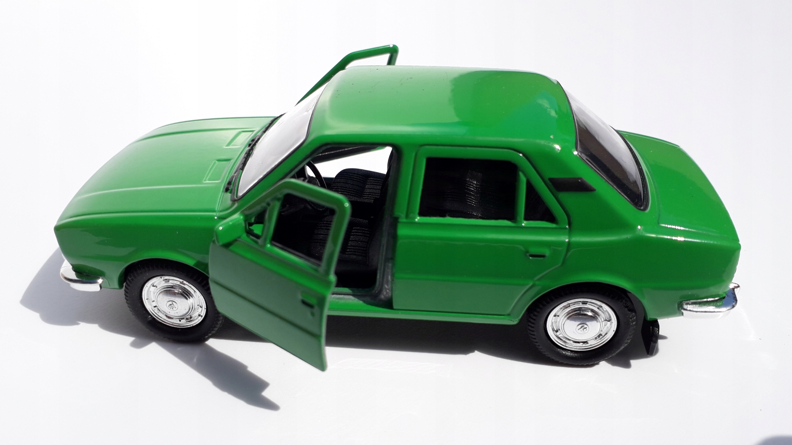 SKODA 105L ZIELONA 1:34 METALOWY MODEL WELLY