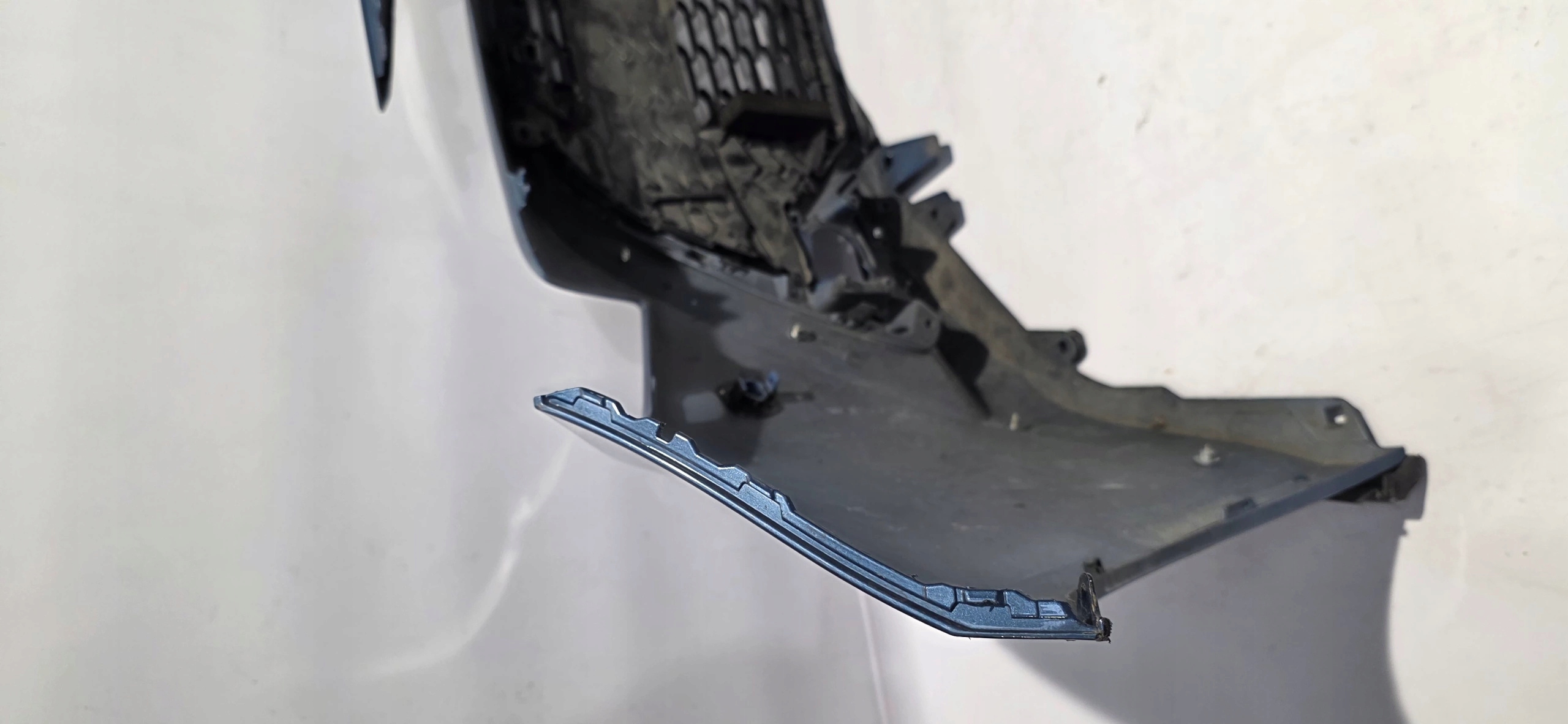 Frontstoßstange Grill TOYOTA COROLLA E21 TREK 19- PDC Spritzdüsen Original 521