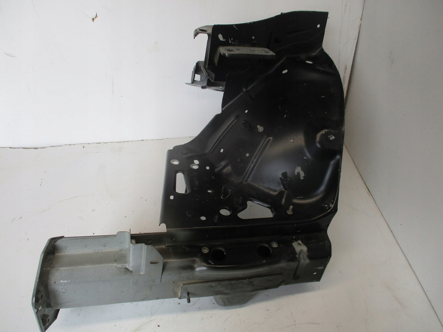 PODŁUŻNICA ĆWIARTKA MASERATI LEVANTE PRAWA Producent części Maserati