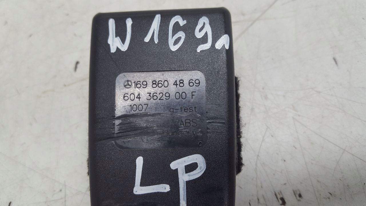 Zapinka supports right front Mercedes W169 3D