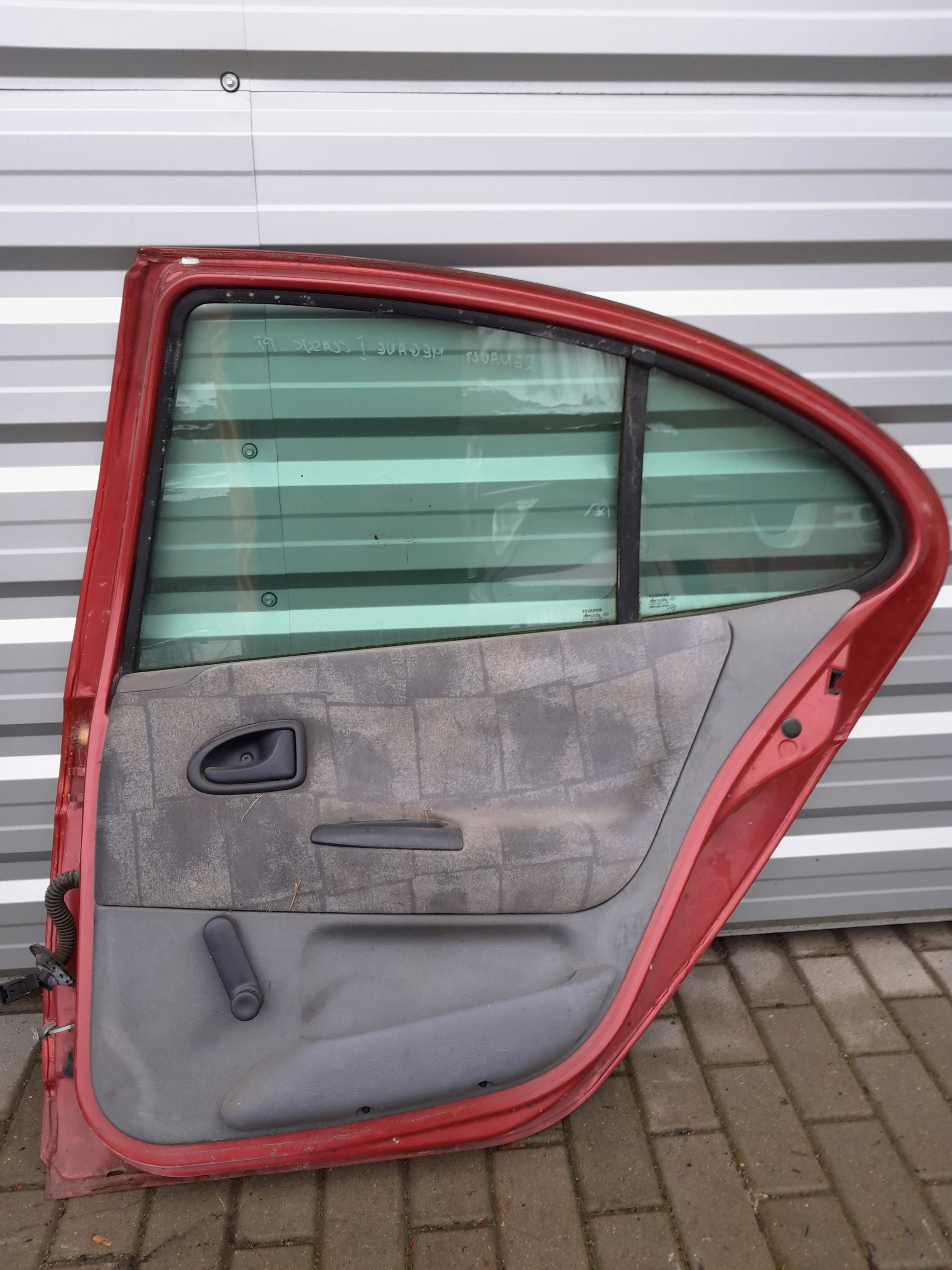 DRZWI PRAWY TYŁ KPL. RENAULT MEGANE I SEDAN Strona zabudowy tył - prawa