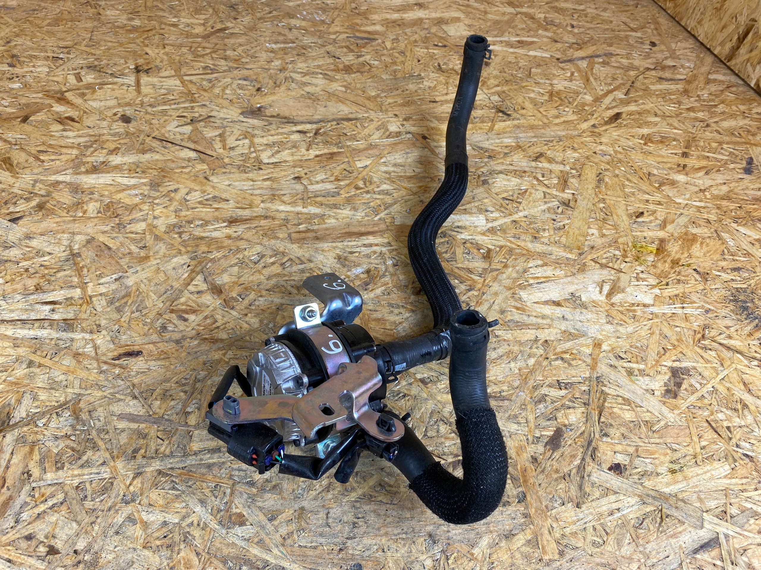 ДОДАТКОВИЙ ВОДЯНИЙ НАСОС MAZDA MX-30 MH01-15711 2019-