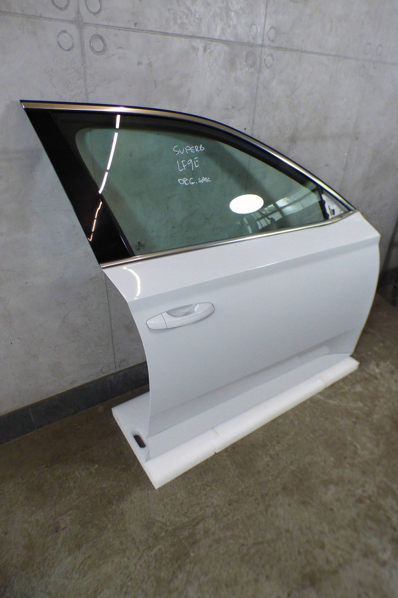 Skoda Superb III 3V 3V0 door right front st.BDB ORYG.LAKIER LF9E