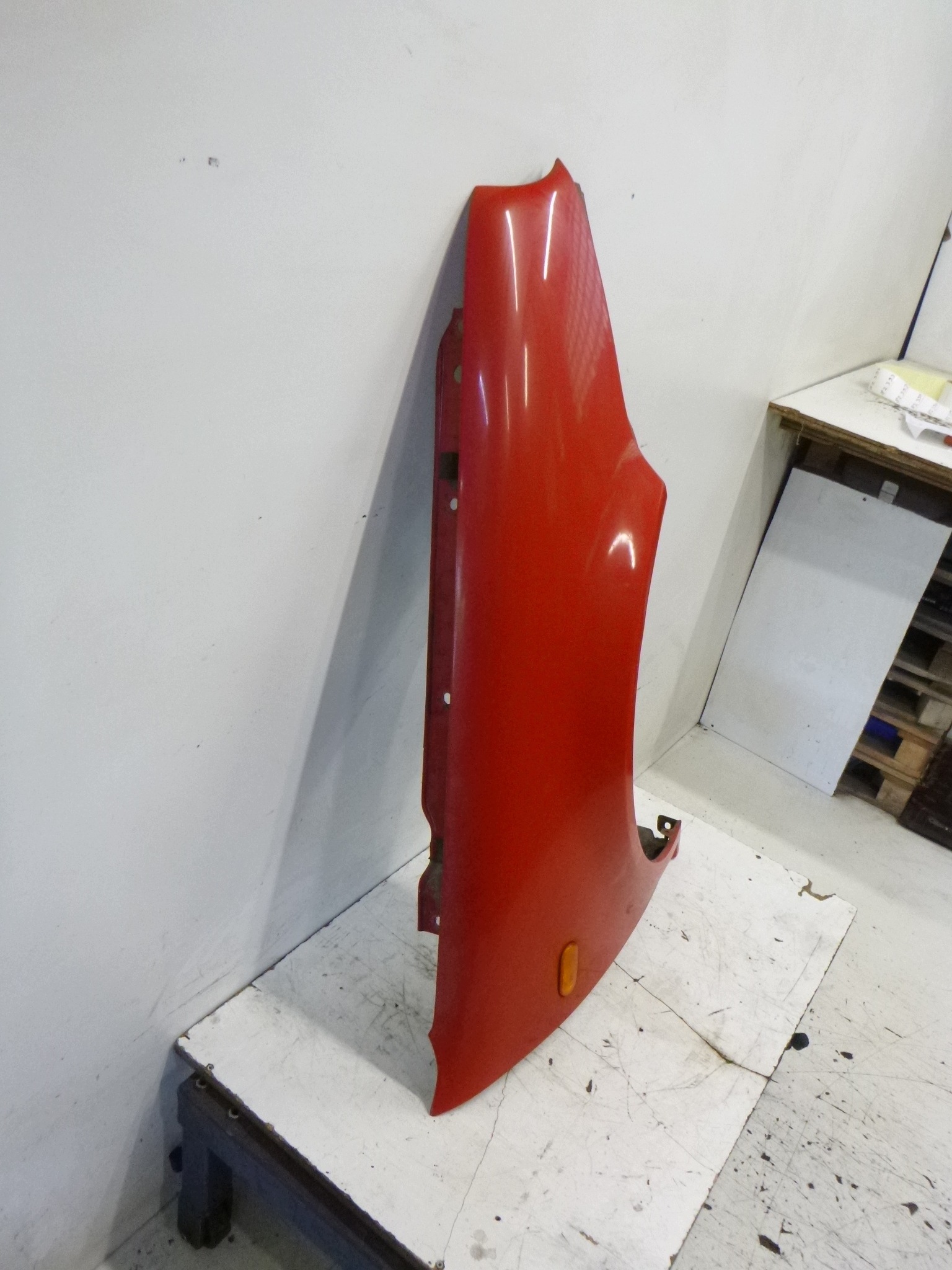 fender front right VW Golf IV 4 LP3G red 1997–2003
