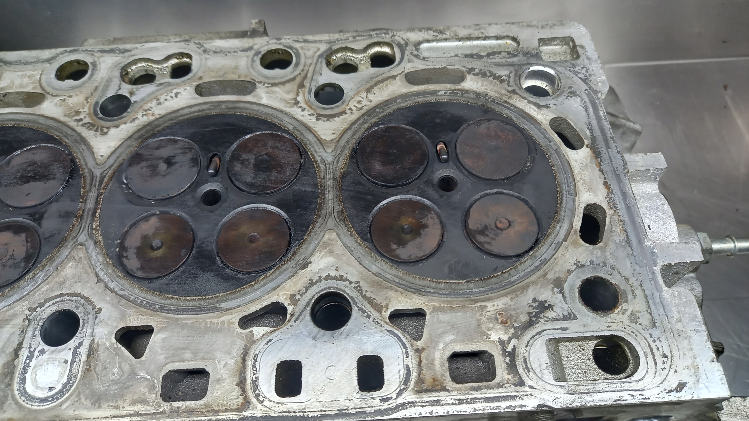 GŁOWICA SILNIKA 31401466 002 VOLVO 2.4 D5 D5244T15 Typ samochodu Samochody osobowe