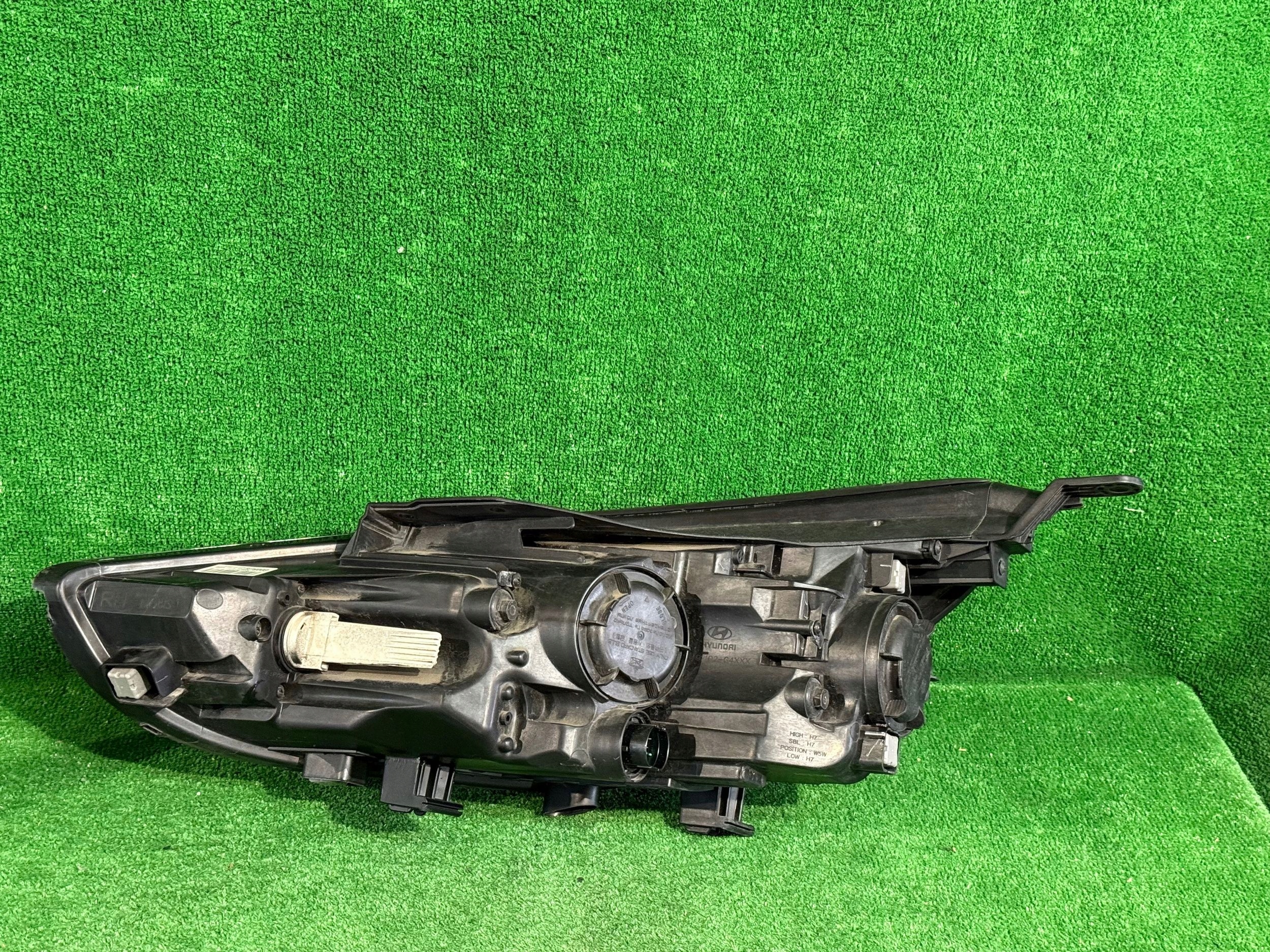 REFLEKTOR right HYUNDAI I30 III without doswietlenia nr:527