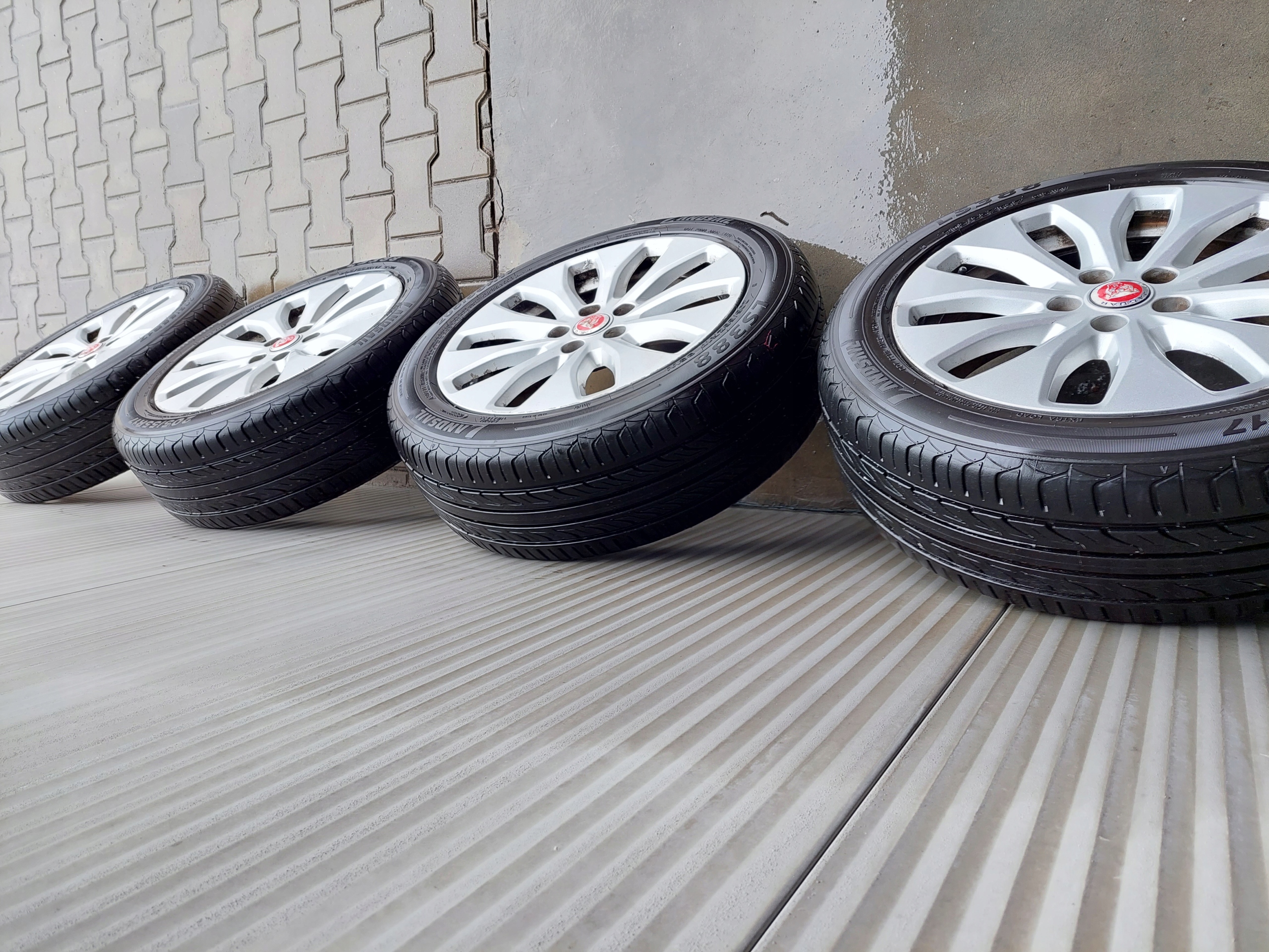 wheels tyres disc discs R17 JAGUAR XF II X260 XE