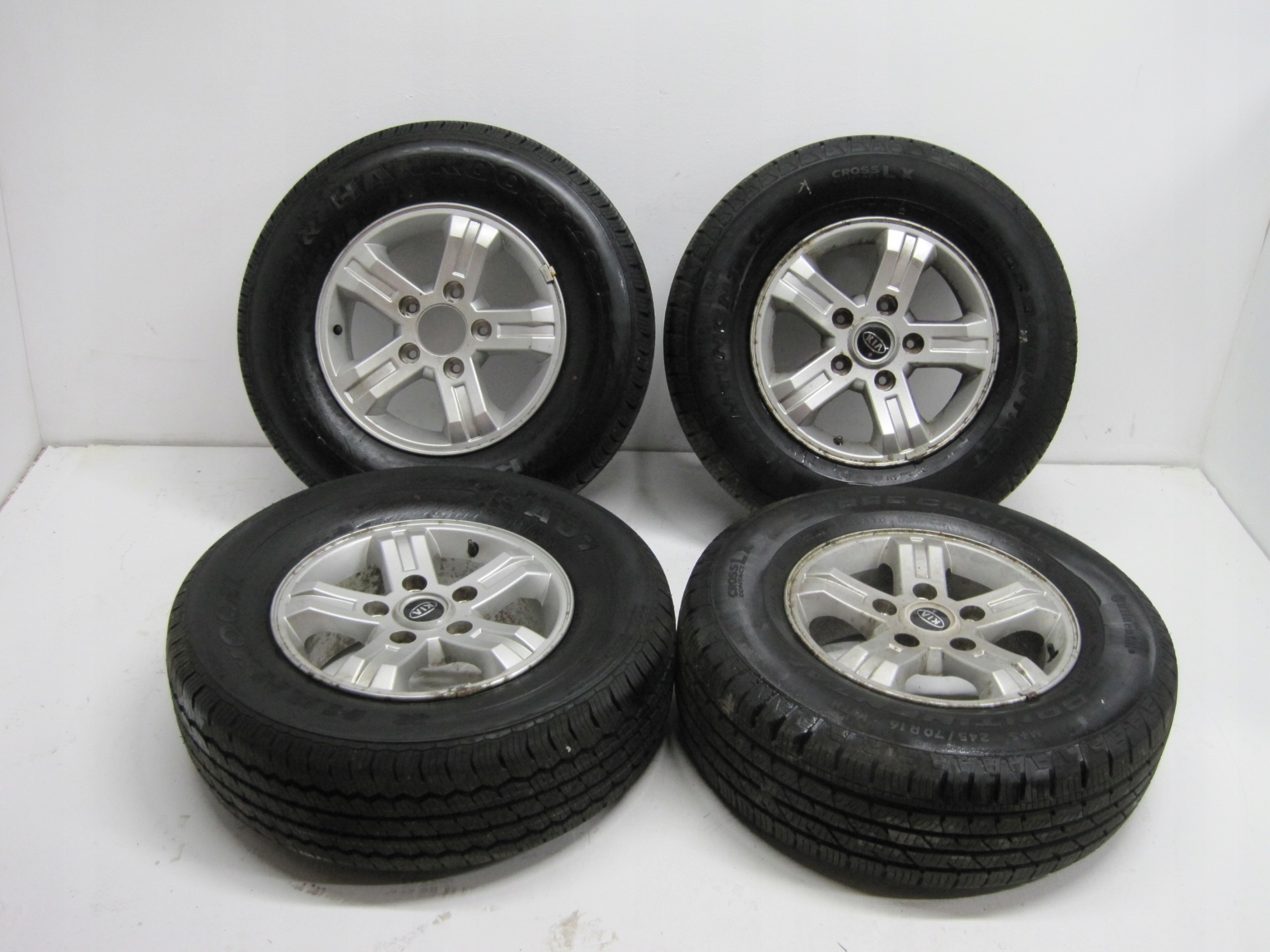 wheels discs tyres KIA SORENTO R16 M+S