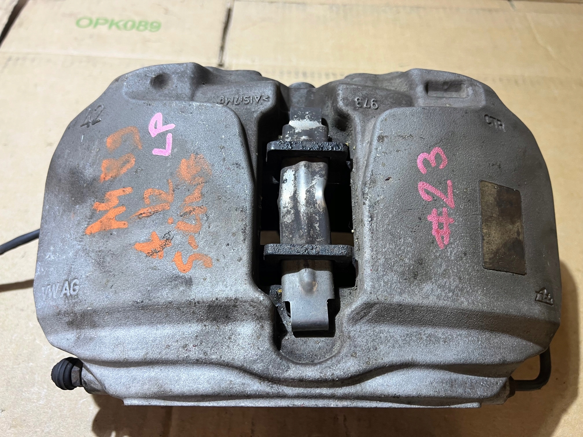 AUDI A4 B9 caliper brake left front left front 4 pistons 8W05CA