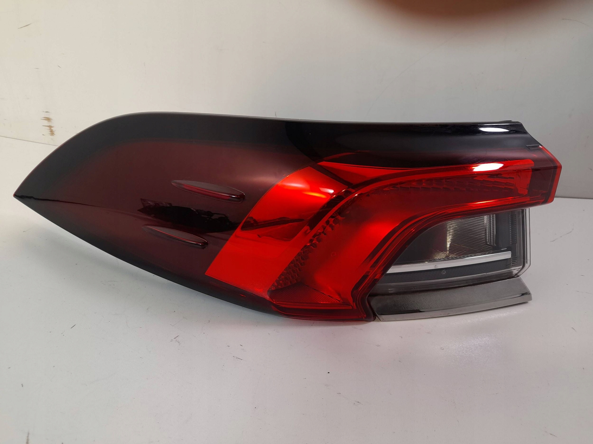 Toyota Corolla E21 sedan light rear left 8156002D1100 (R578)