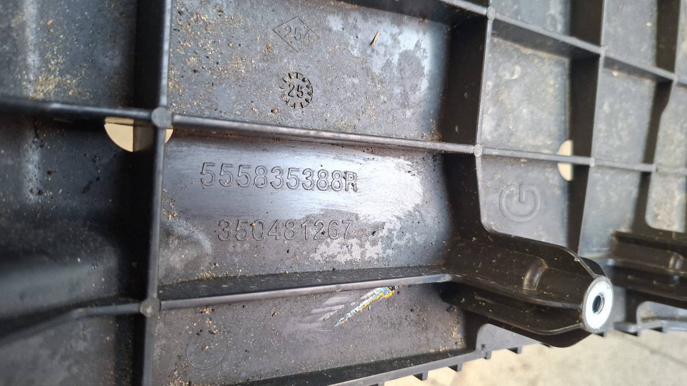 cover chassis / springing rear part side left Alpine A390 555835388R