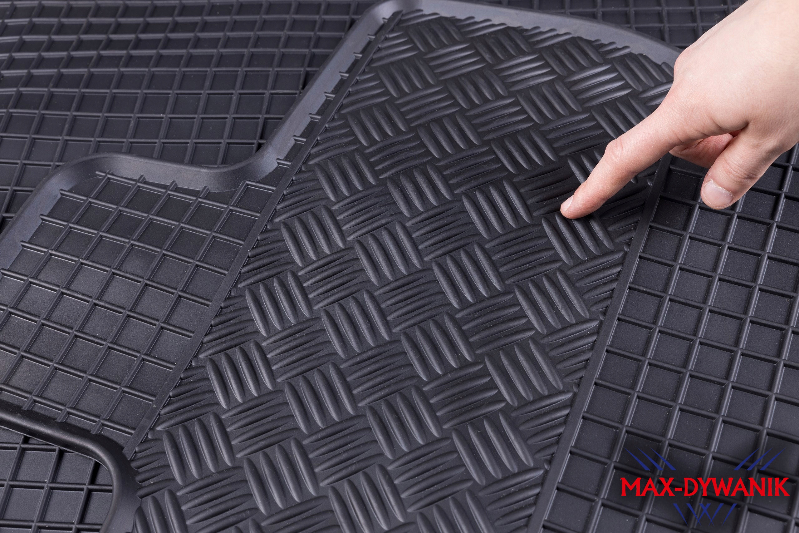 Alfa Romeo Giulia 2016- ZESTAW - Dywanik do bagażnika + pod nogi Informacje dodatkowe bezzapachowe