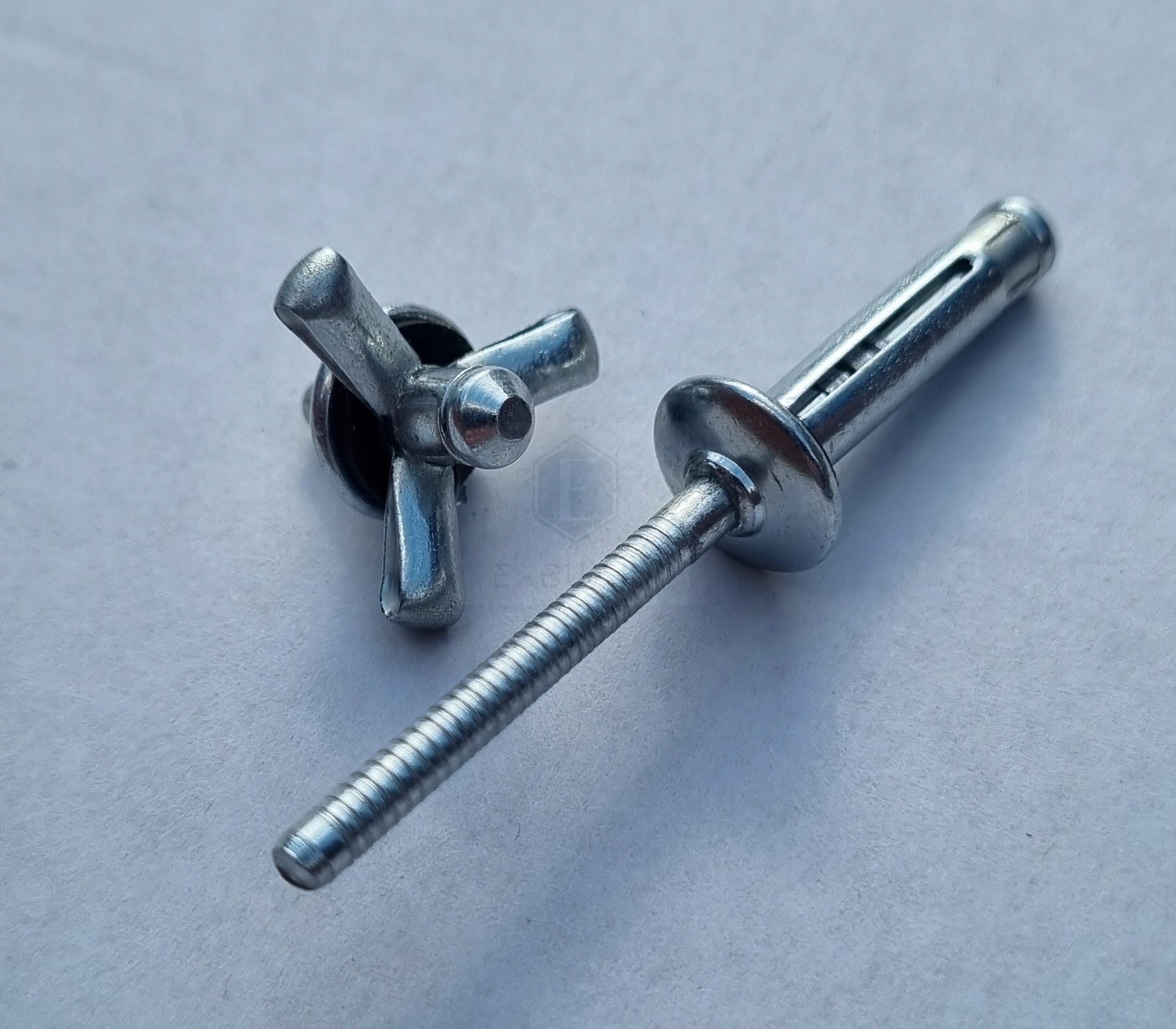 

Nity z stali 5.2x22mm do profili aluminiowych stal