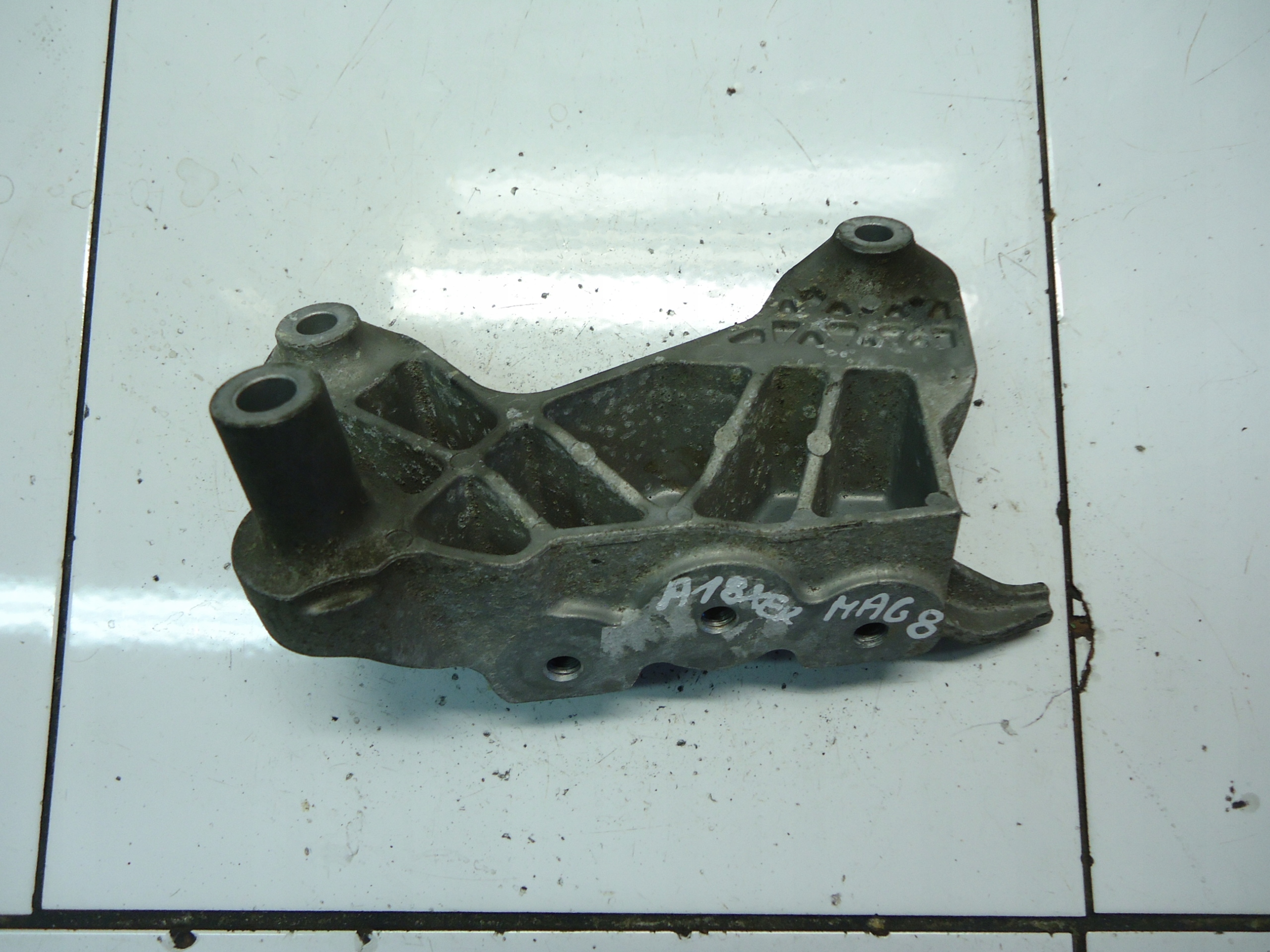 OPEL INSIGNIA ASTRA J 1.6 1.8 engine mount 13227753