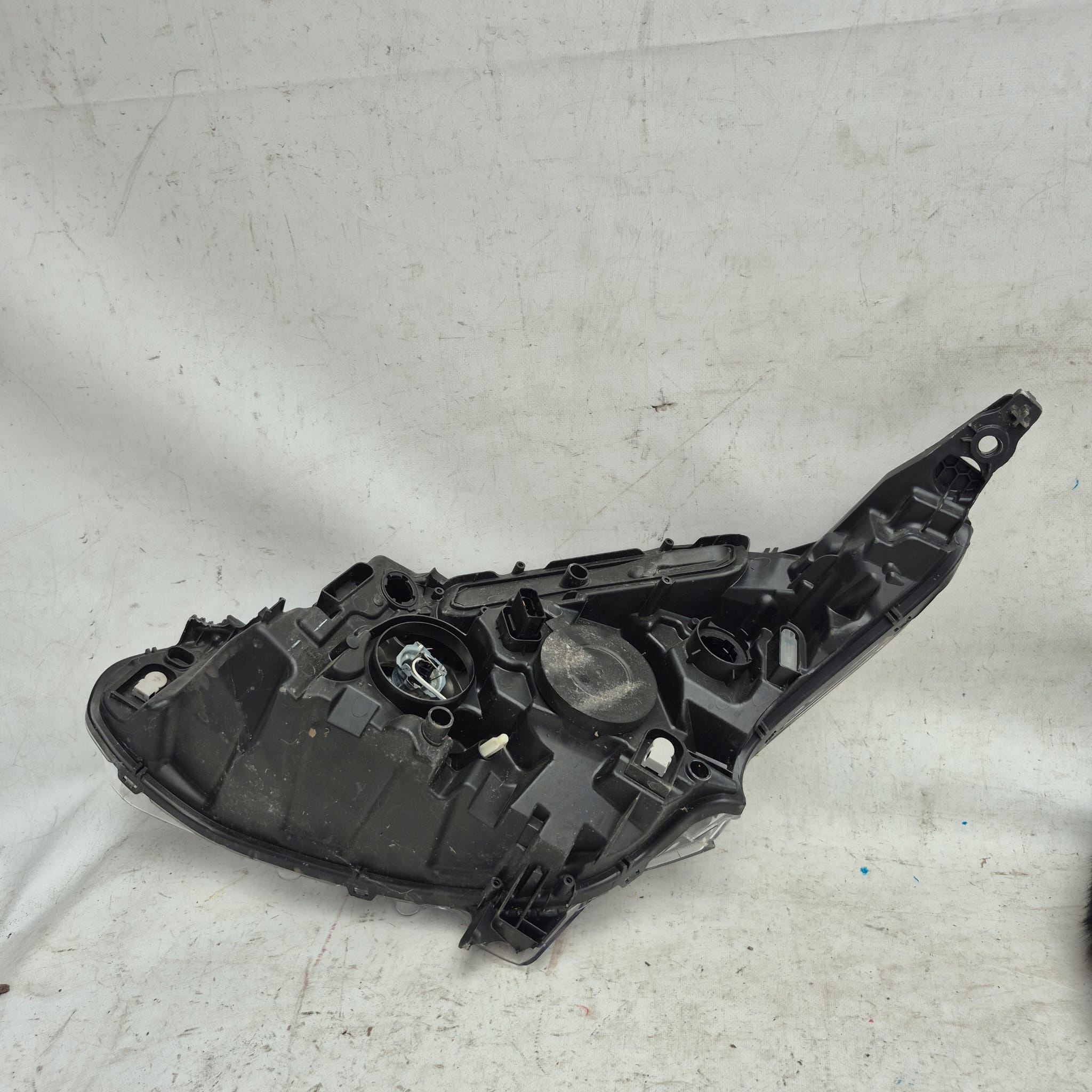 PEUGEOT 208 and LIFT 15- light right front front 9810805880