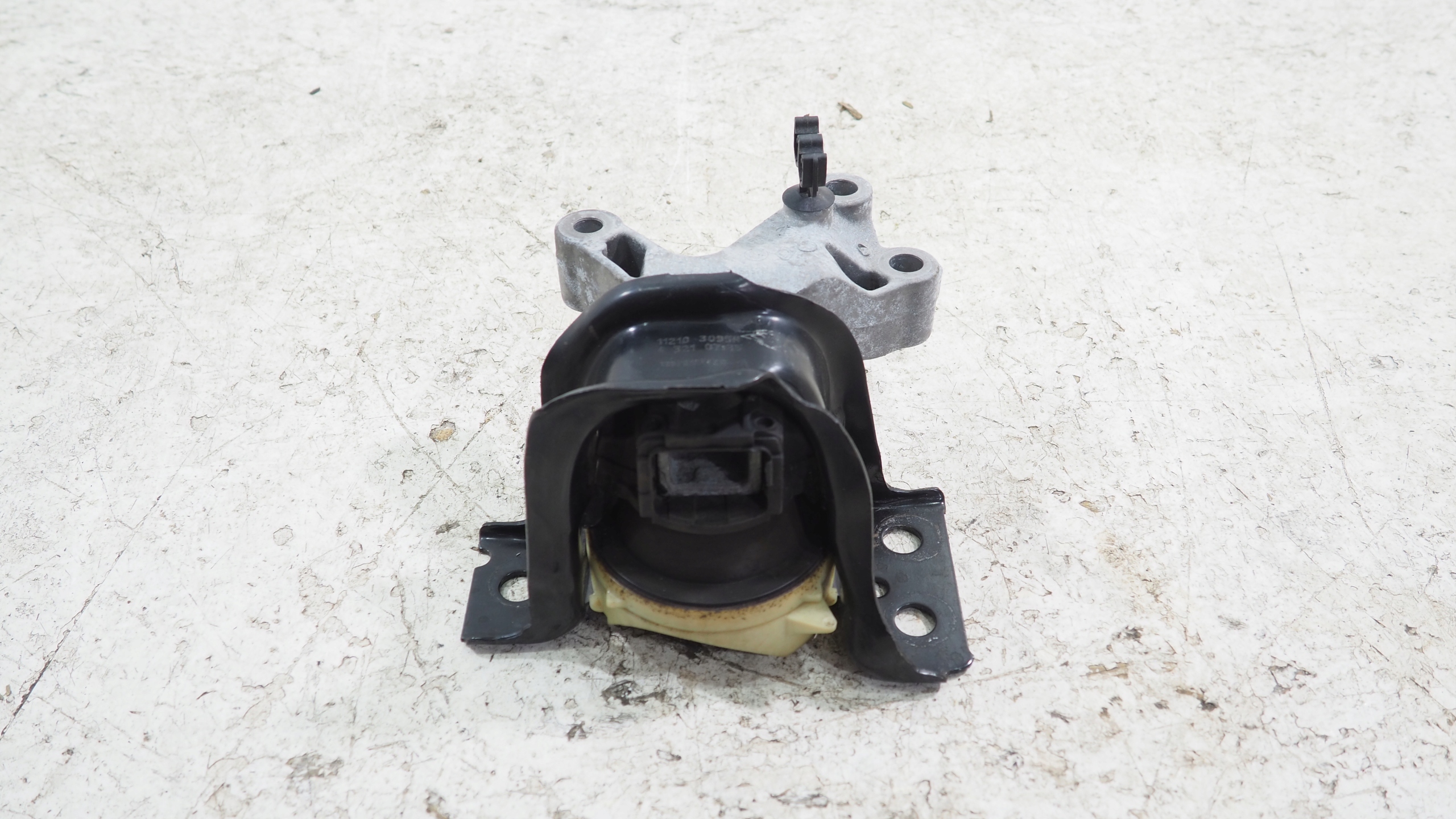 Dacia Duster II holder engine mount right 112103095R