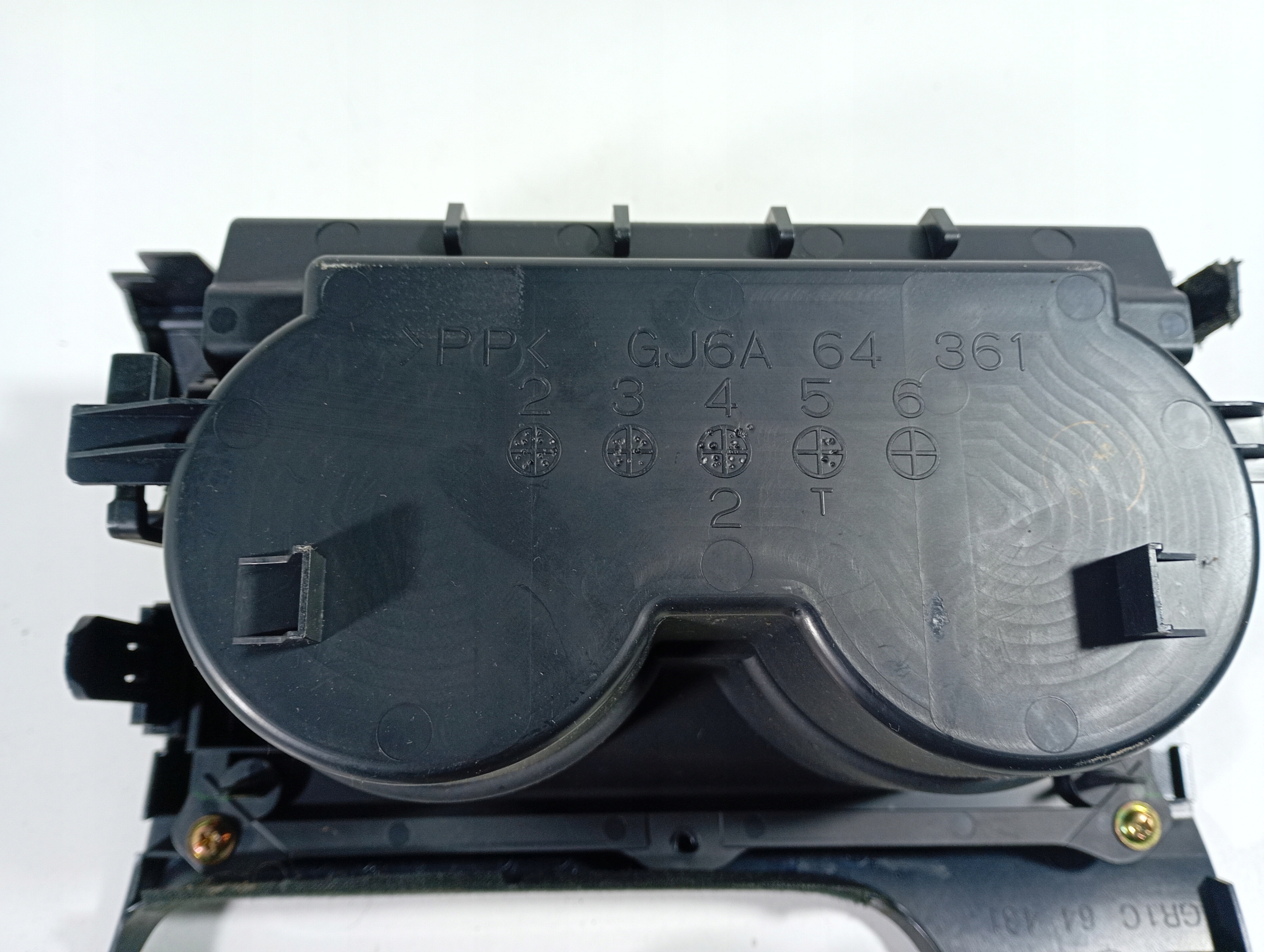 Mazda 6 VI 02-08 bracket for KUBKI CUPHOLDER OE GJ6A64361
