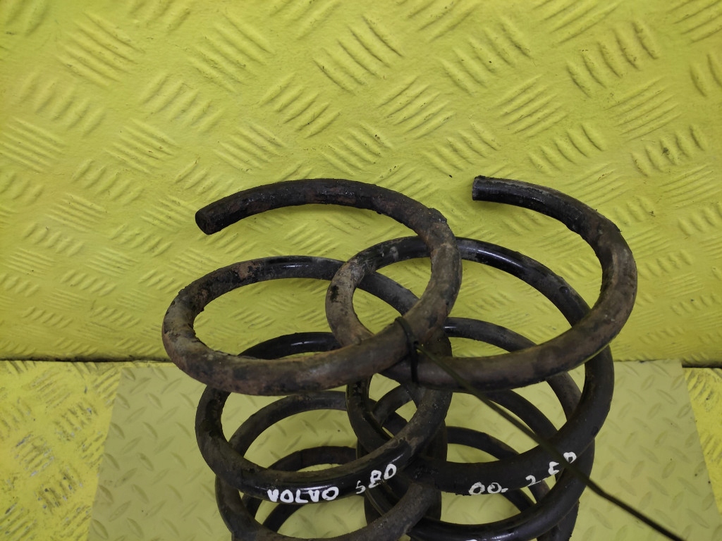 VOLVO S80 2.5 D springs springing rear part