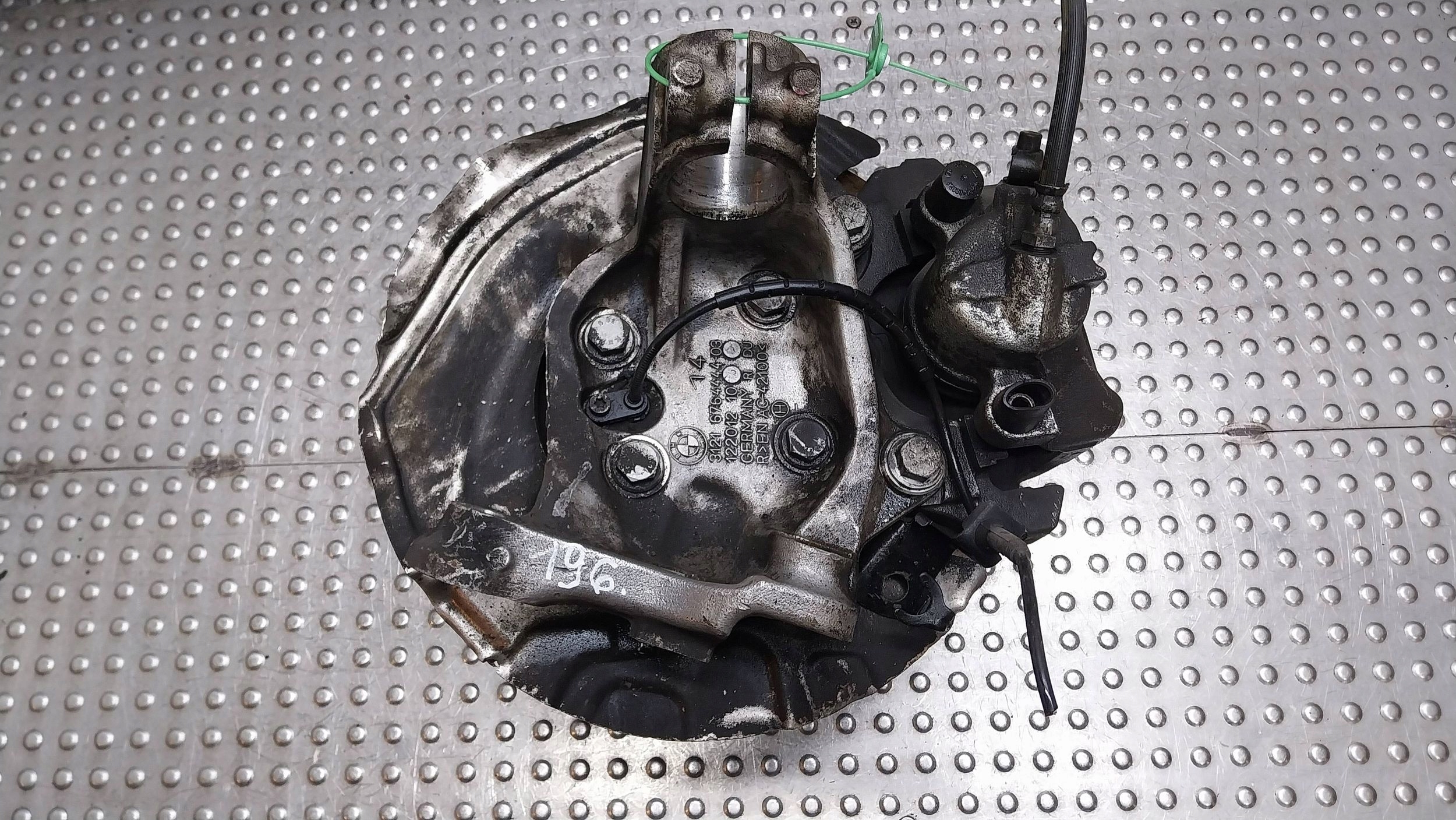 otoč čapu strmeň pravý predok 6764444 BMW E90 E91 E92 E93 E81 E82 E87