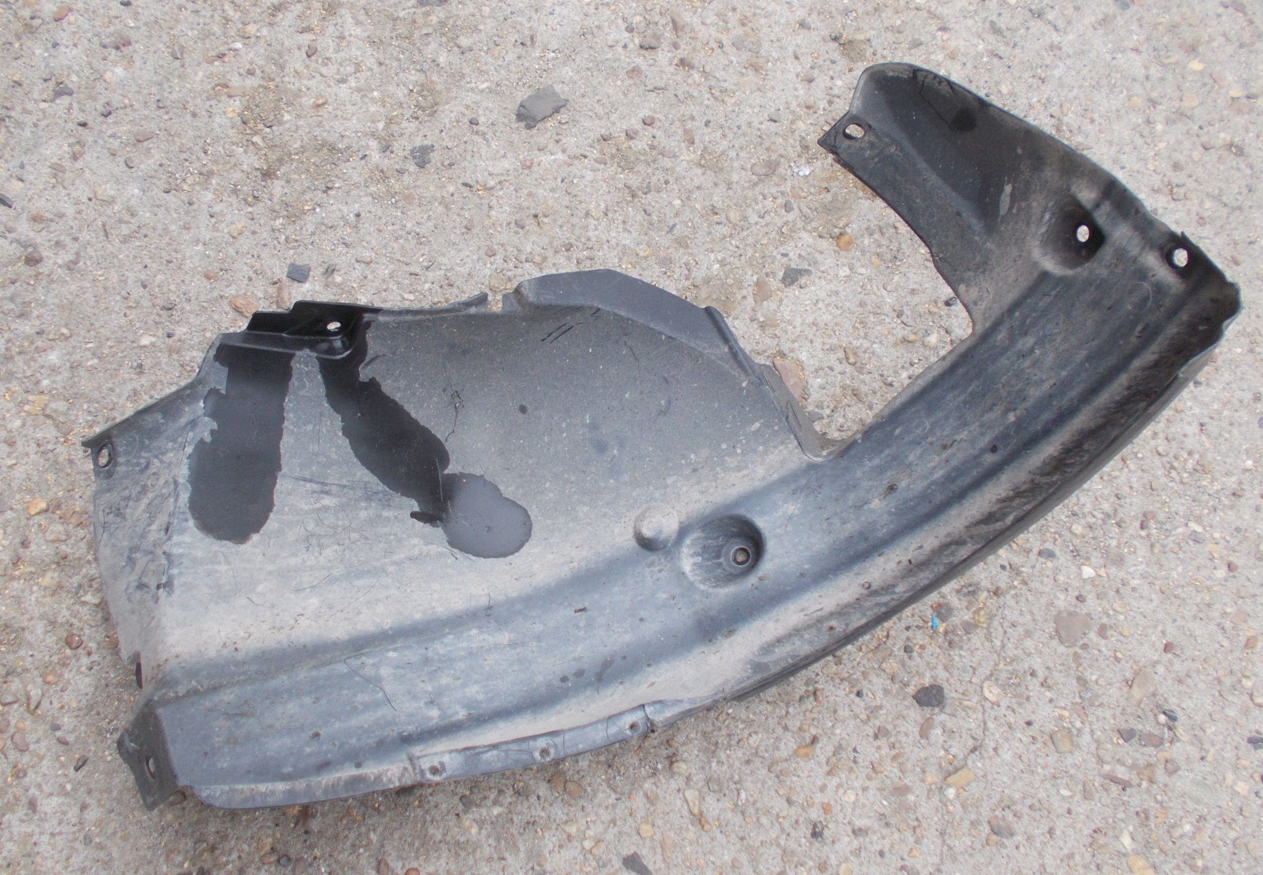 BMW E87 2.0 D 11R mudguard left front 7059371