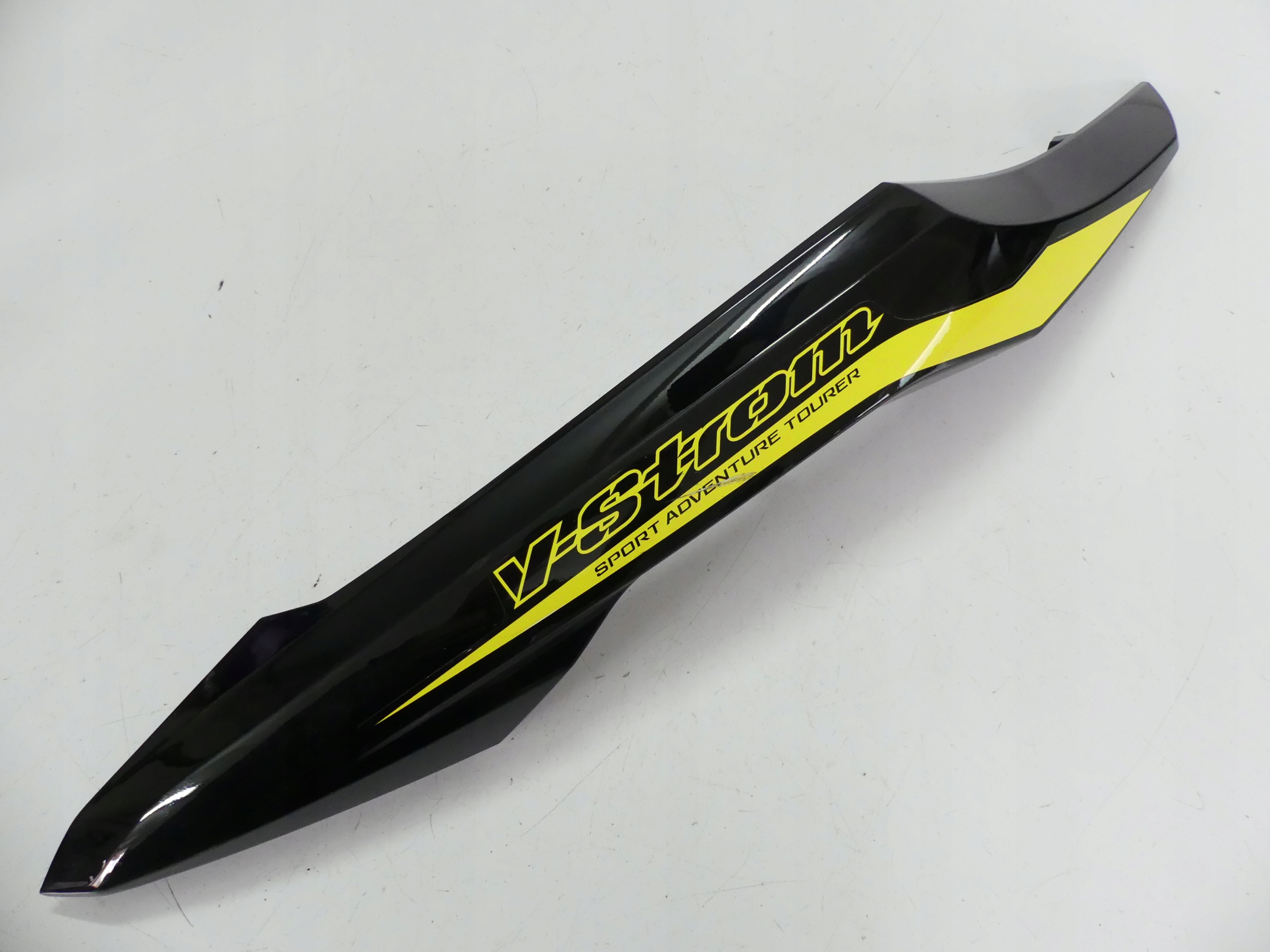 94431-28K0 - . ХВОСТ L СТОРОНА ОБТЕКАТЕЛЬ SUZUKI DL 650 V-STROM 17 +