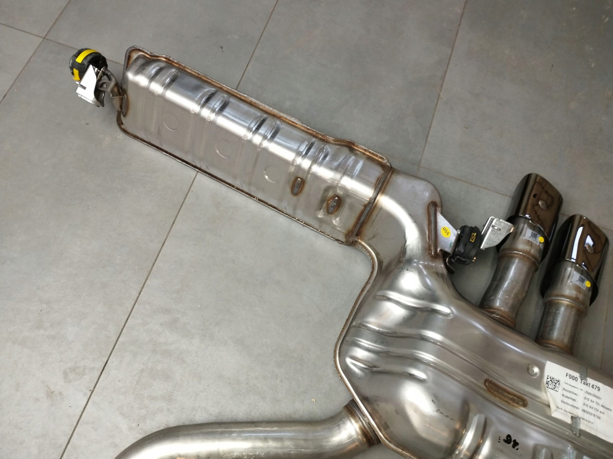 Audi A5 B10 KOMBI Échappement TLUMIK 8B3253611C
